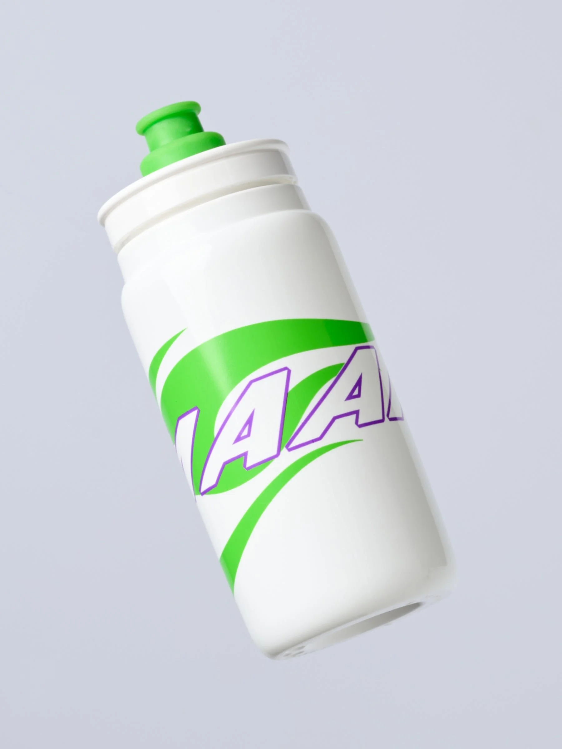 MAUBO261426_NNBU.WorldTour26Bottle_PDP_01.jpg