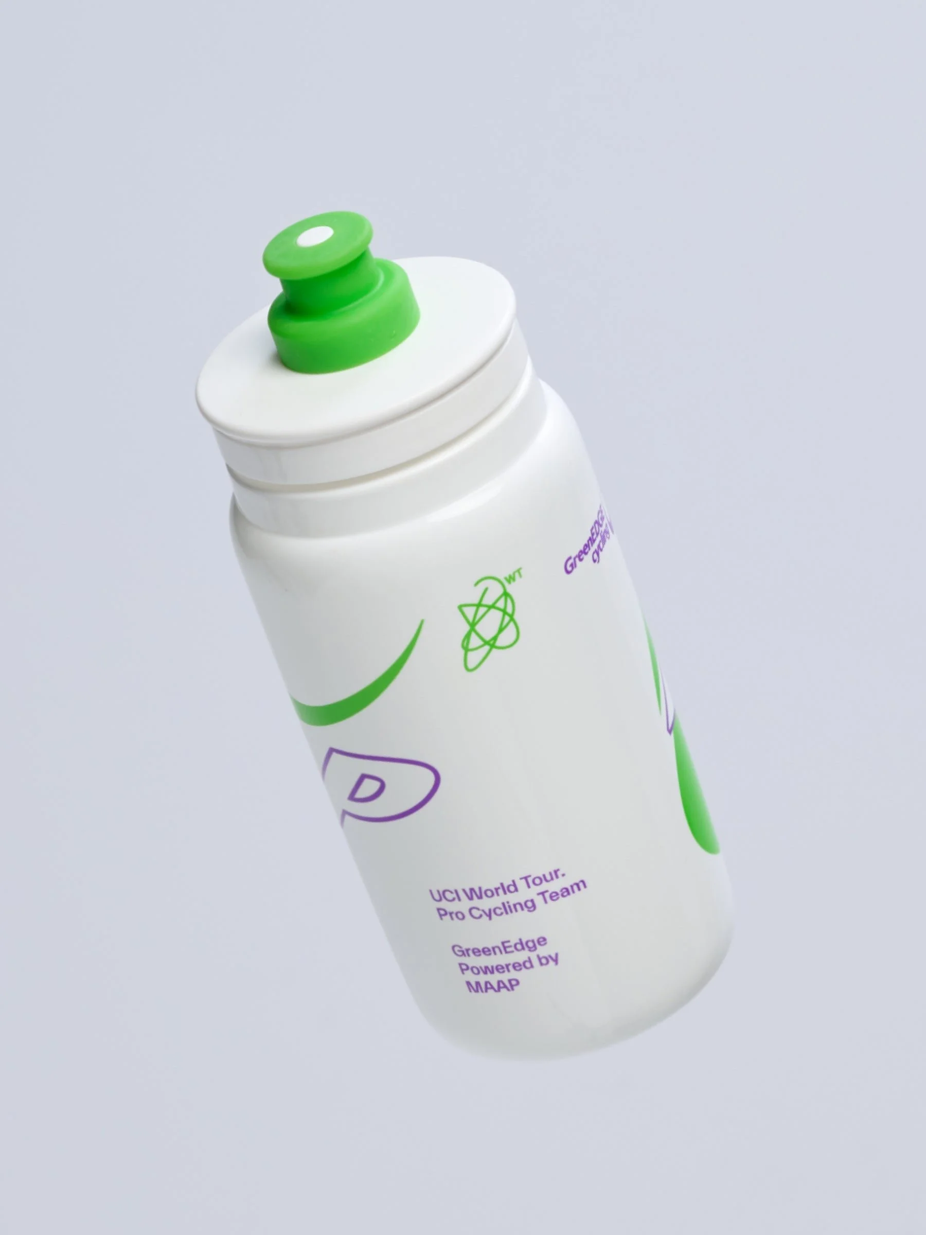 MAUBO261426_NNBU.WorldTour26Bottle_PDP_03.jpg