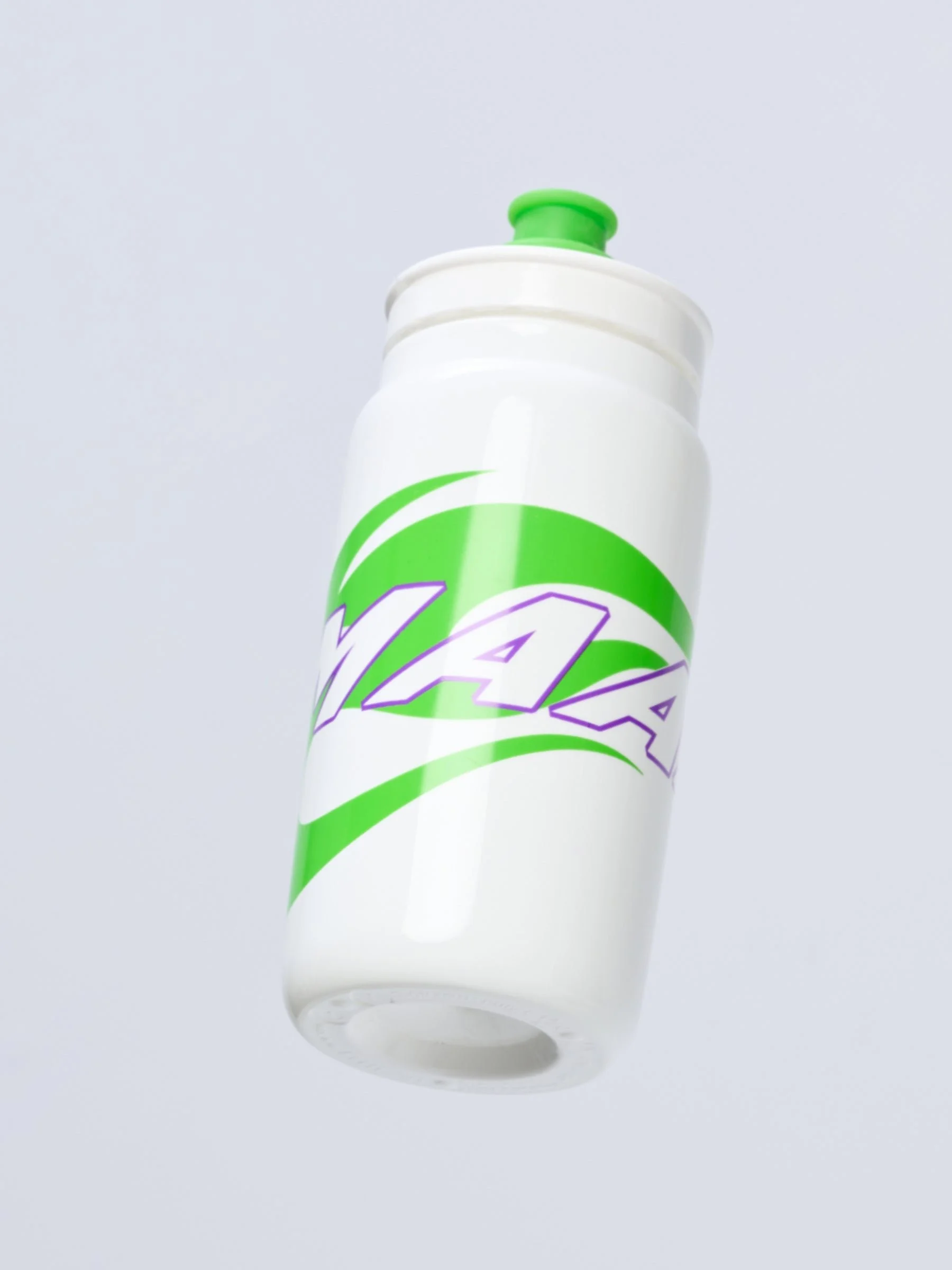 MAUBO261426_NNBU.WorldTour26Bottle_PDP_04.jpg