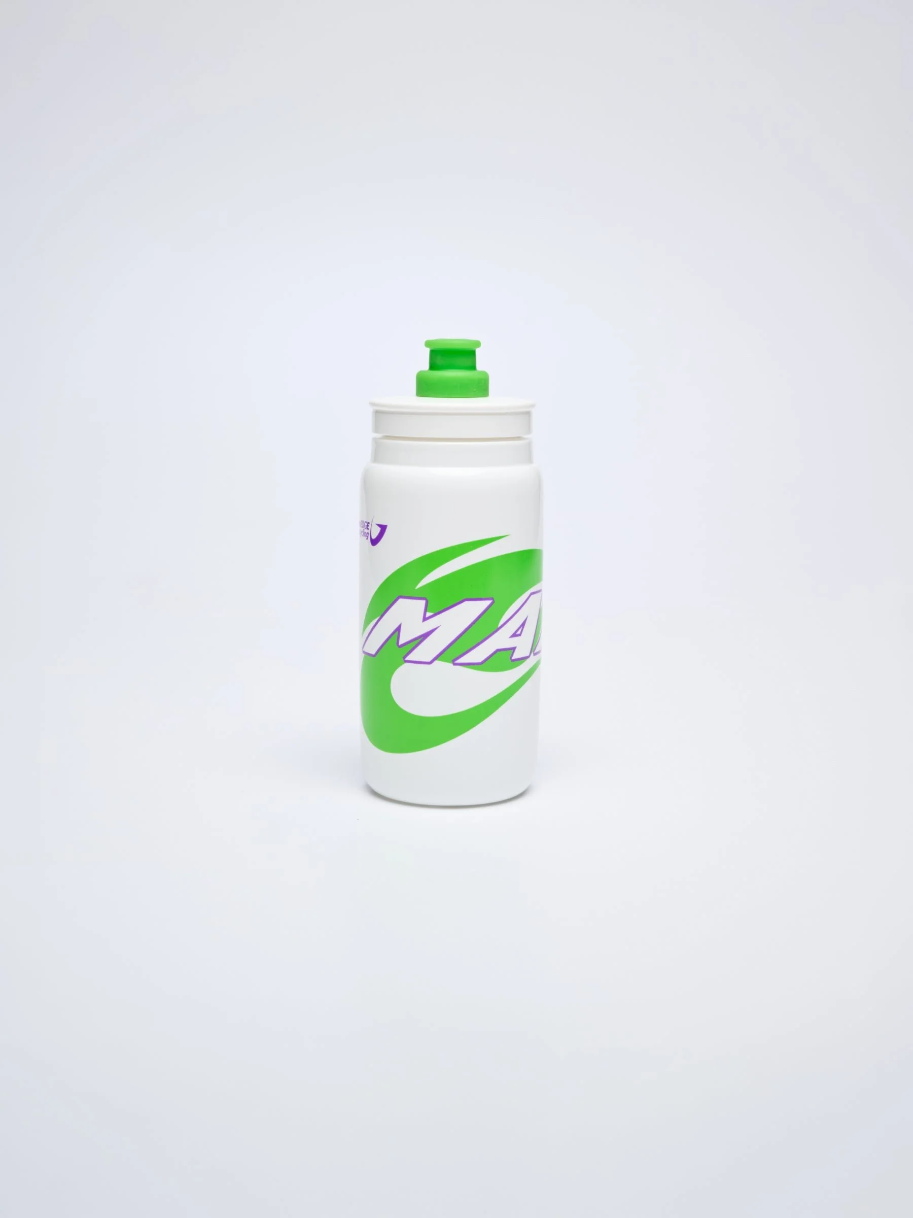 MAUBO261426_NNBU.WorldTour26Bottle_PDP_05.jpg