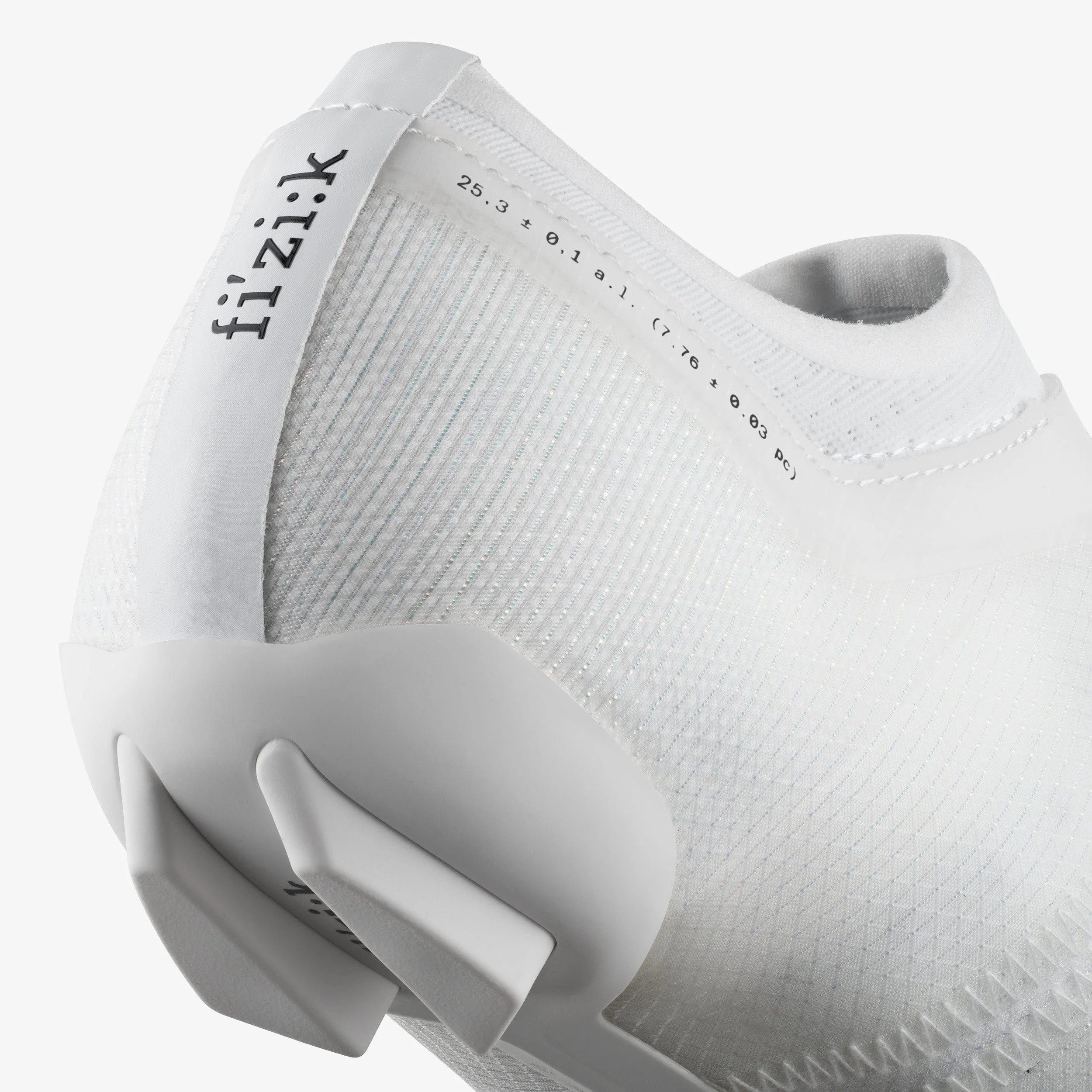 VER1DMR1C2020_8_fizik-vento-vega-carbon-white-white-shoes.jpg