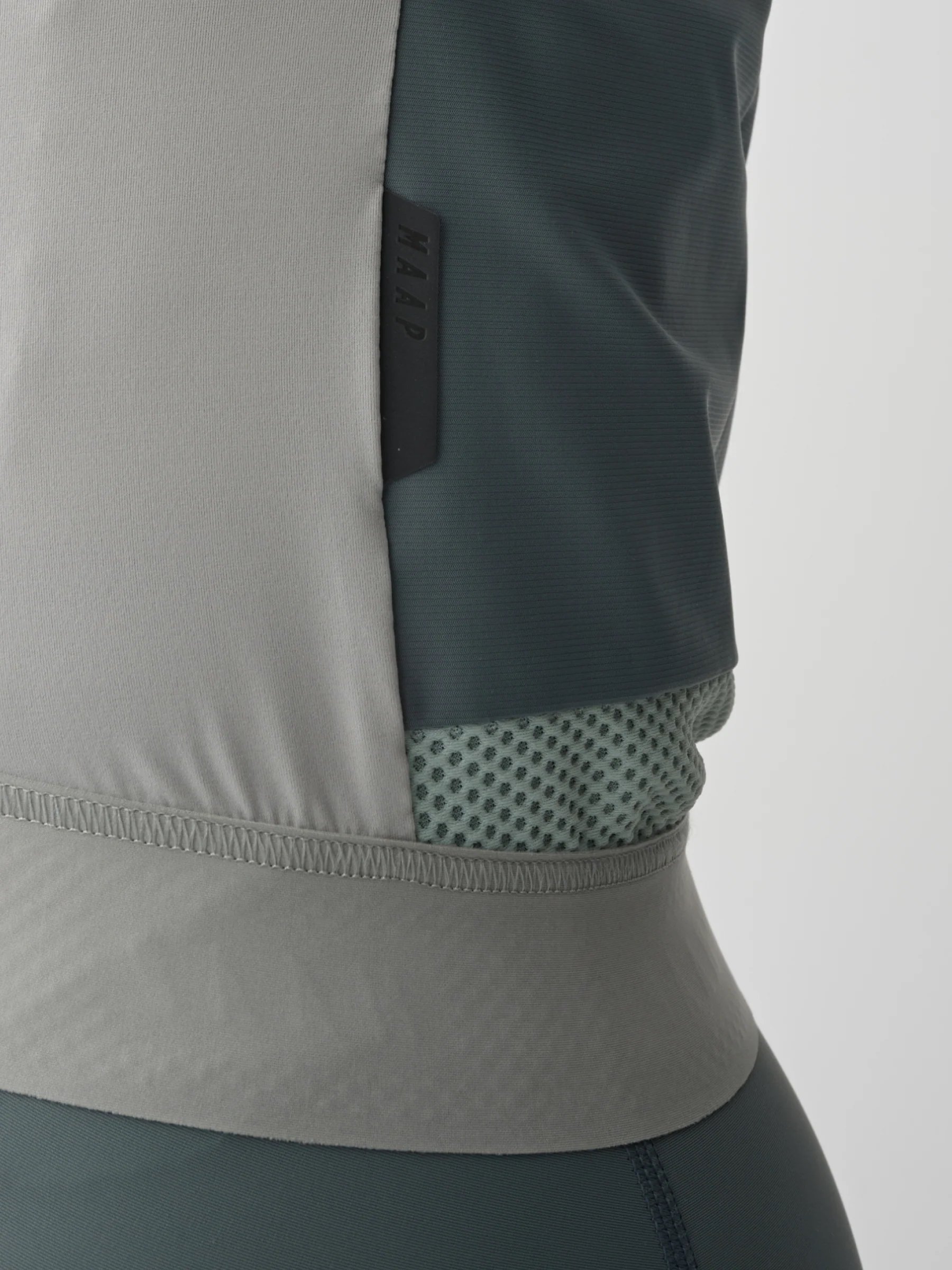 MPMJE221924_GHST.Evade-Pro-Base-Jersey-2.0_GREY_PDP_04.jpg