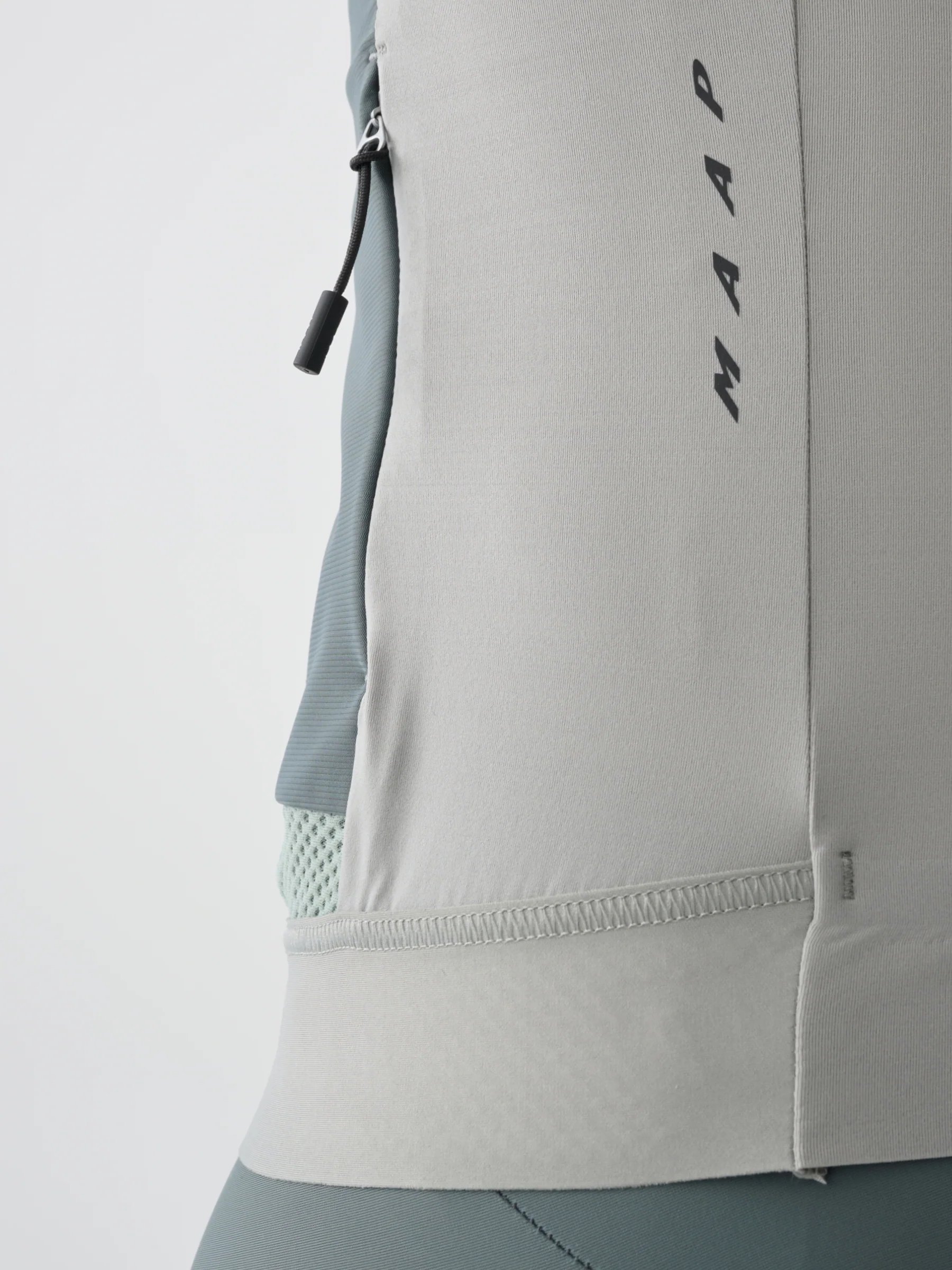MPMJE221924_GHST.Evade-Pro-Base-Jersey-2.0_GREY_PDP_05.jpg
