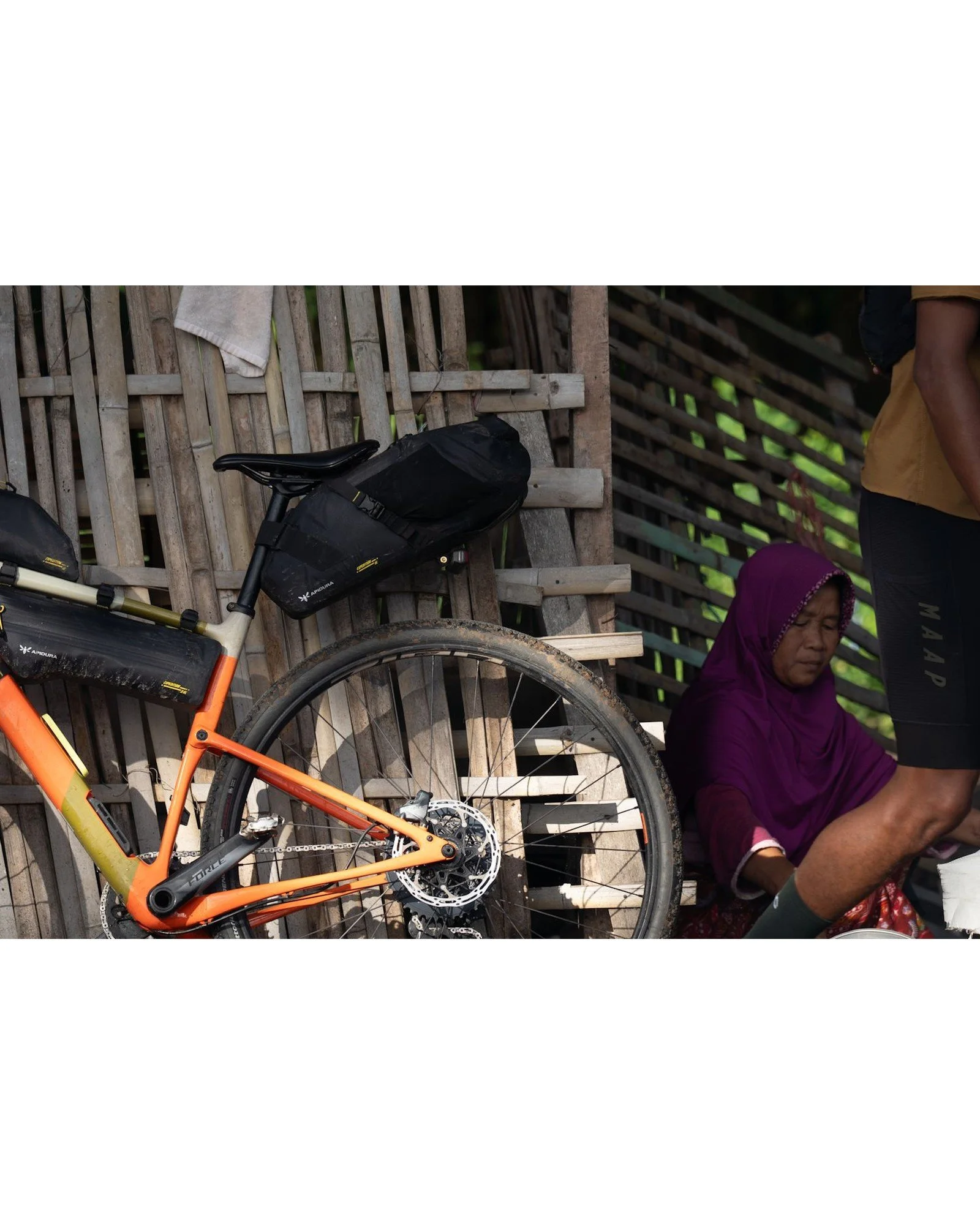 apidura_expedition_saddle_pack_16l_07.jpg