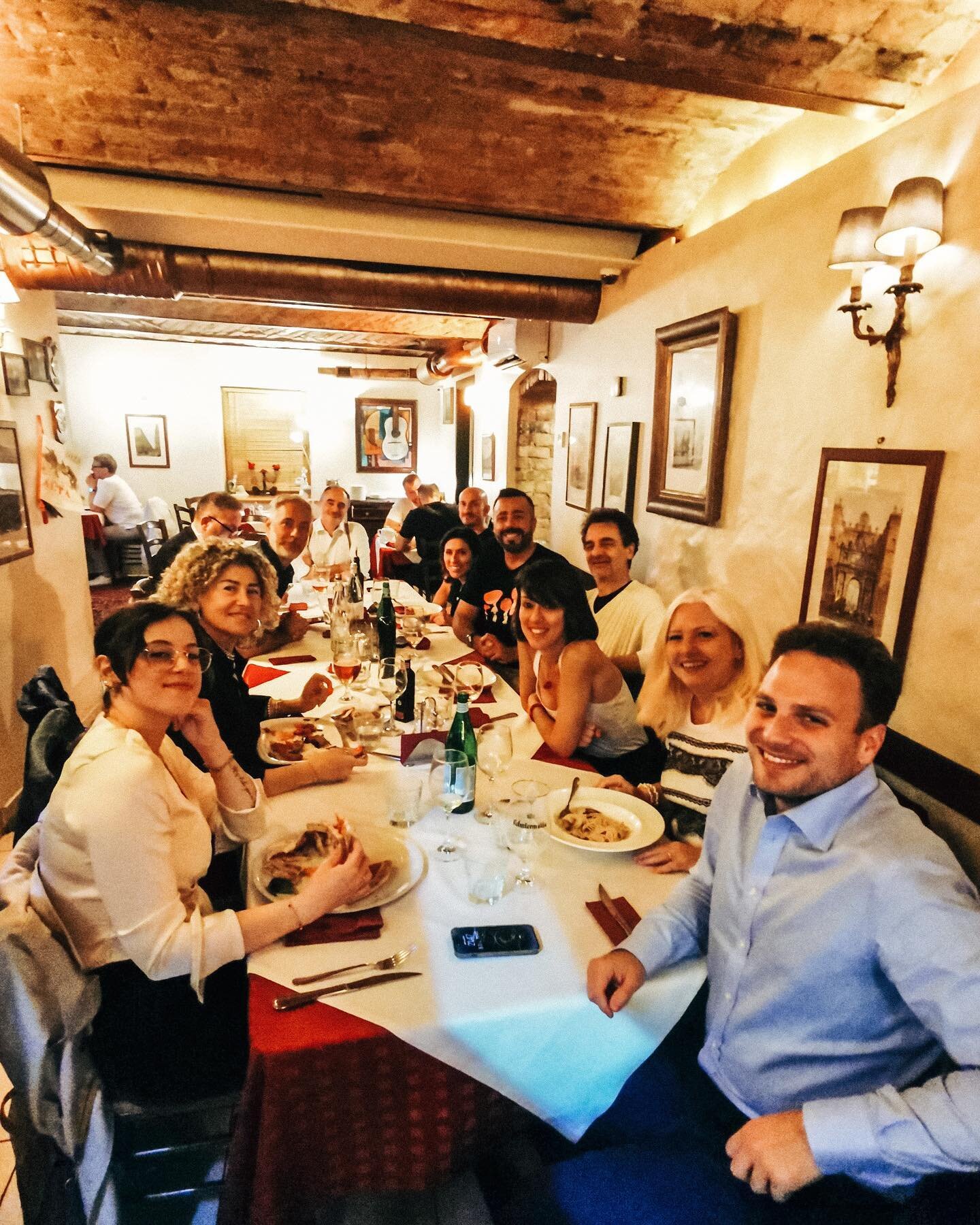 Bija prieks redzēt mūsu draugus no Itālijas vēstniecības ar @robertomeloni ❤️🇮🇹

Grazie all&rsquo;Ambasciata italiana per aver trascorso una serata con noi! 🥰

#casanostrariga #itāļurestorāns #itāļupica #vakariņas #italijasvestnieciba