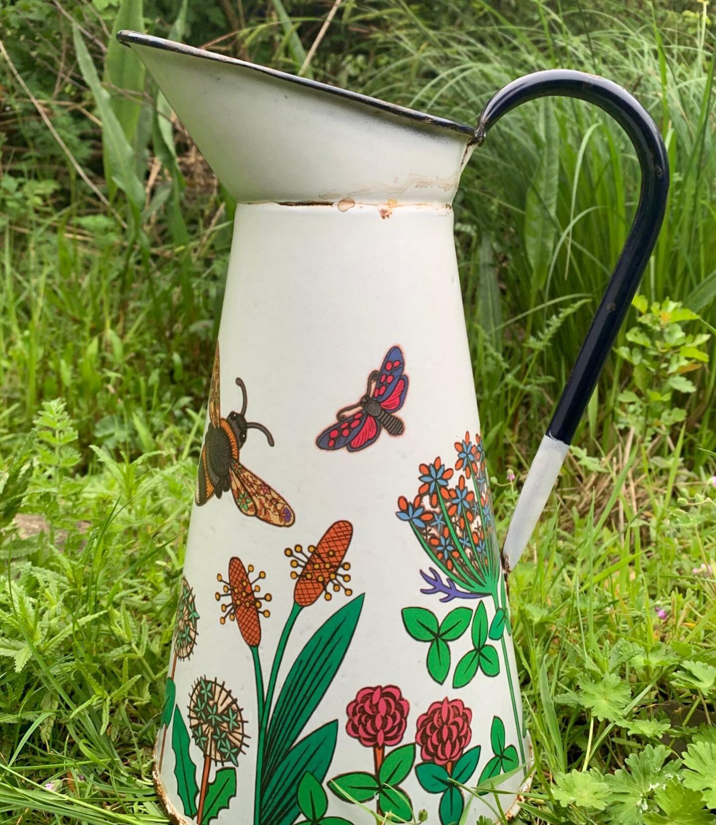 💧HOME AT LAST💧

My upcycled vintage enamel jug commission has finally gone to its forever home. I&rsquo;d love to do more of this sort of thing and do the occasional product drop. What do you think? 💧