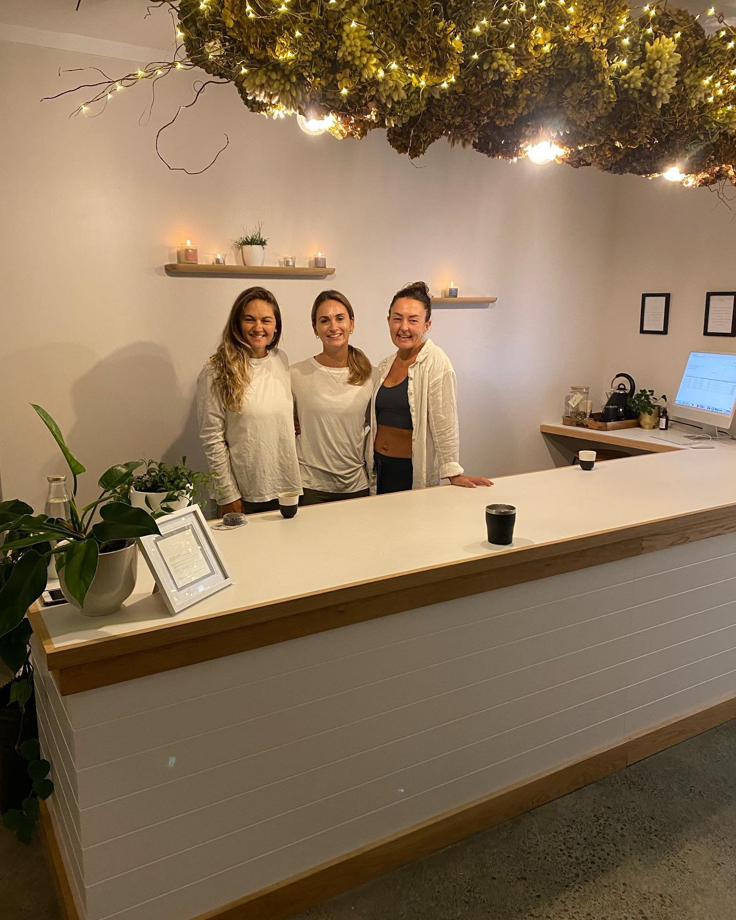 These wonderful women have been working tirelessly the last few weeks to bring alive this beautiful space to Matakana. Full of heart and soul. @thespacematakana.nz @analynch.nz @alexandralois @georgiageorgia__ 
Thank you 🙏 &hearts;️