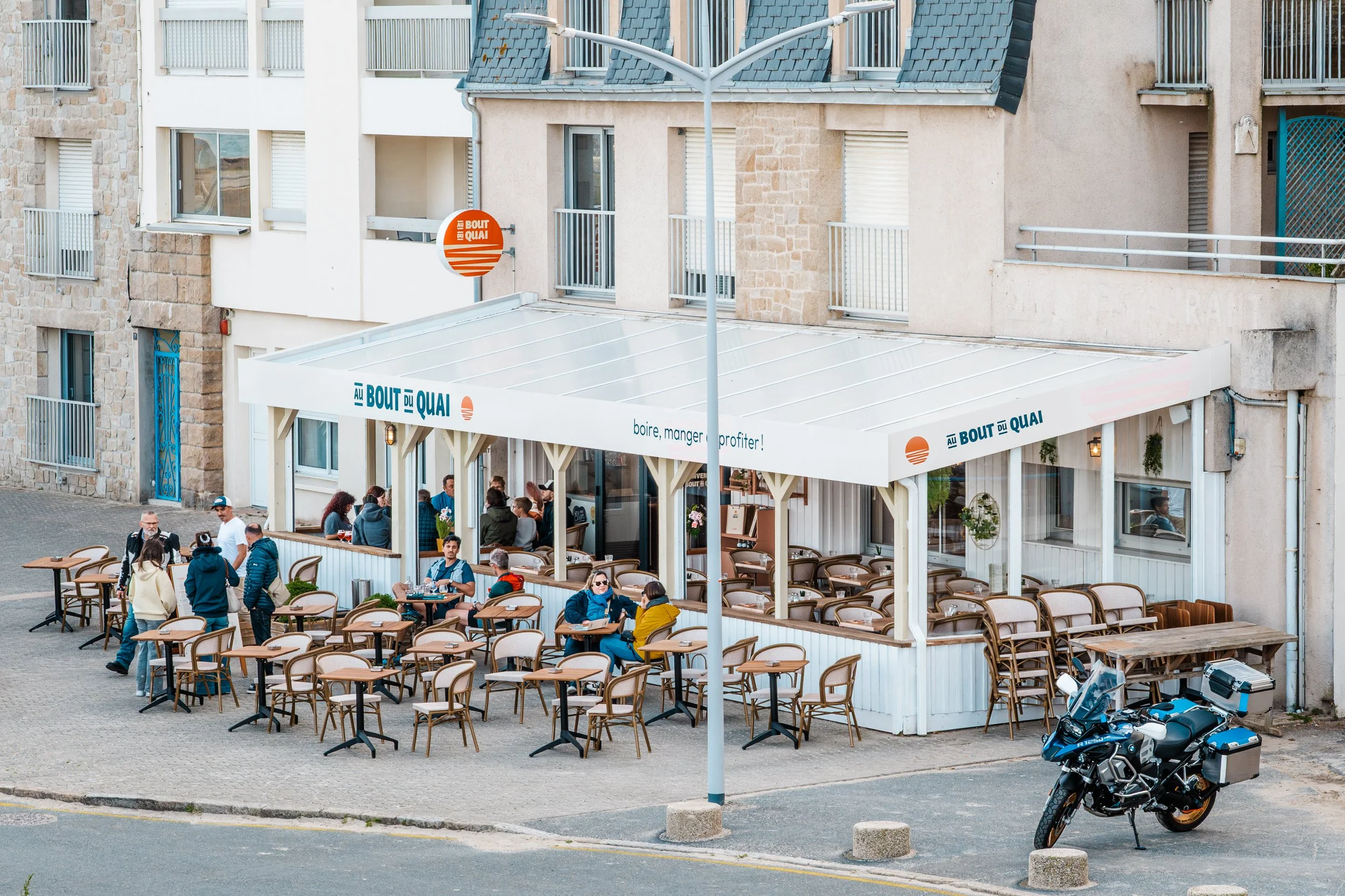 Enseigne – Au bout du Quai 