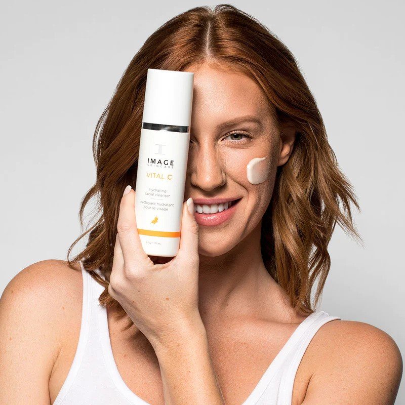 VITAL_C_hydrating_facial_cleanser_PDP_R05-ezgif.com-webp-to-jpg-converter.jpg
