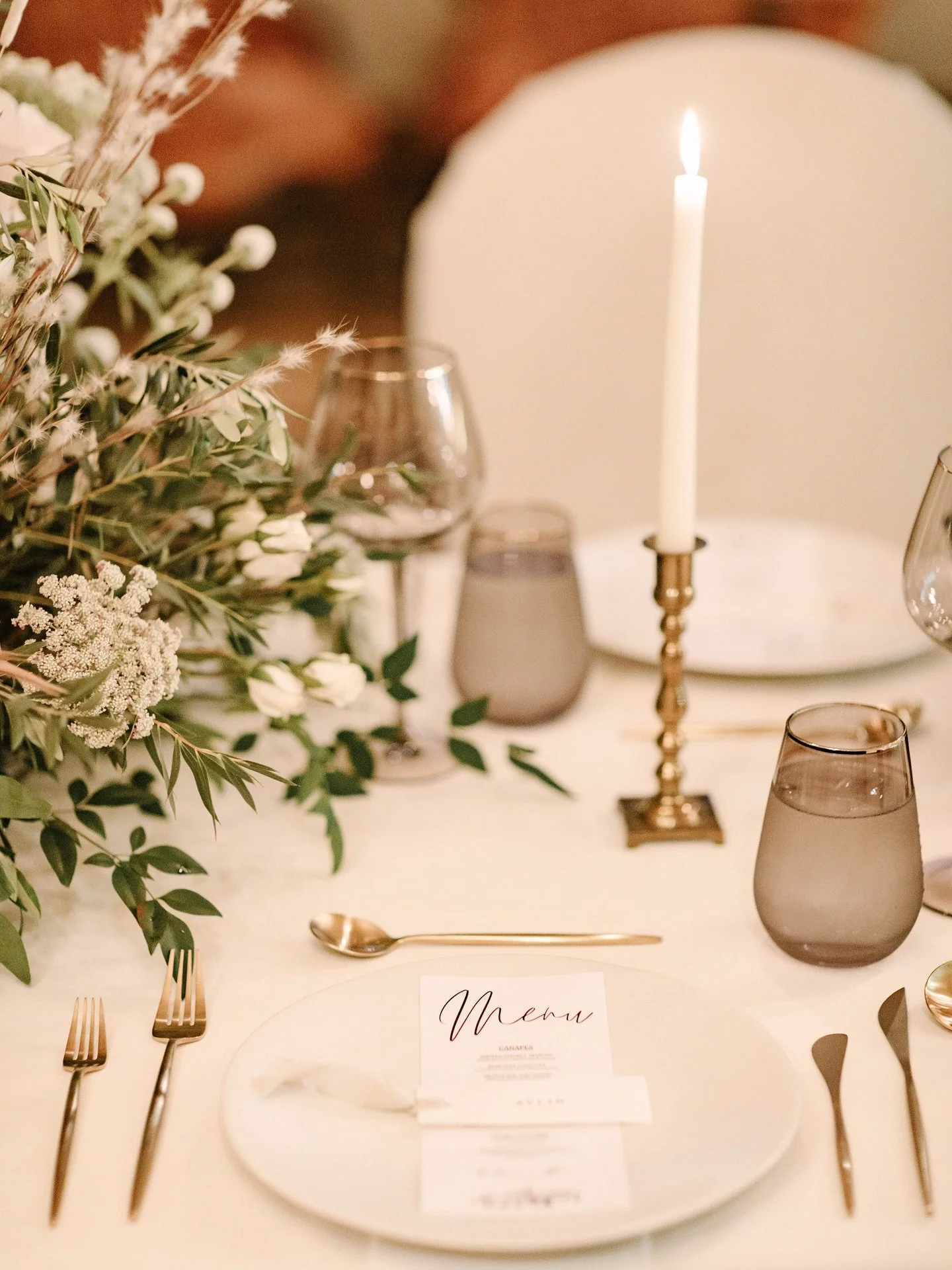A fall dinner place setting for a romantic evening. Love seeing the moody tones and whimsy florals come together.