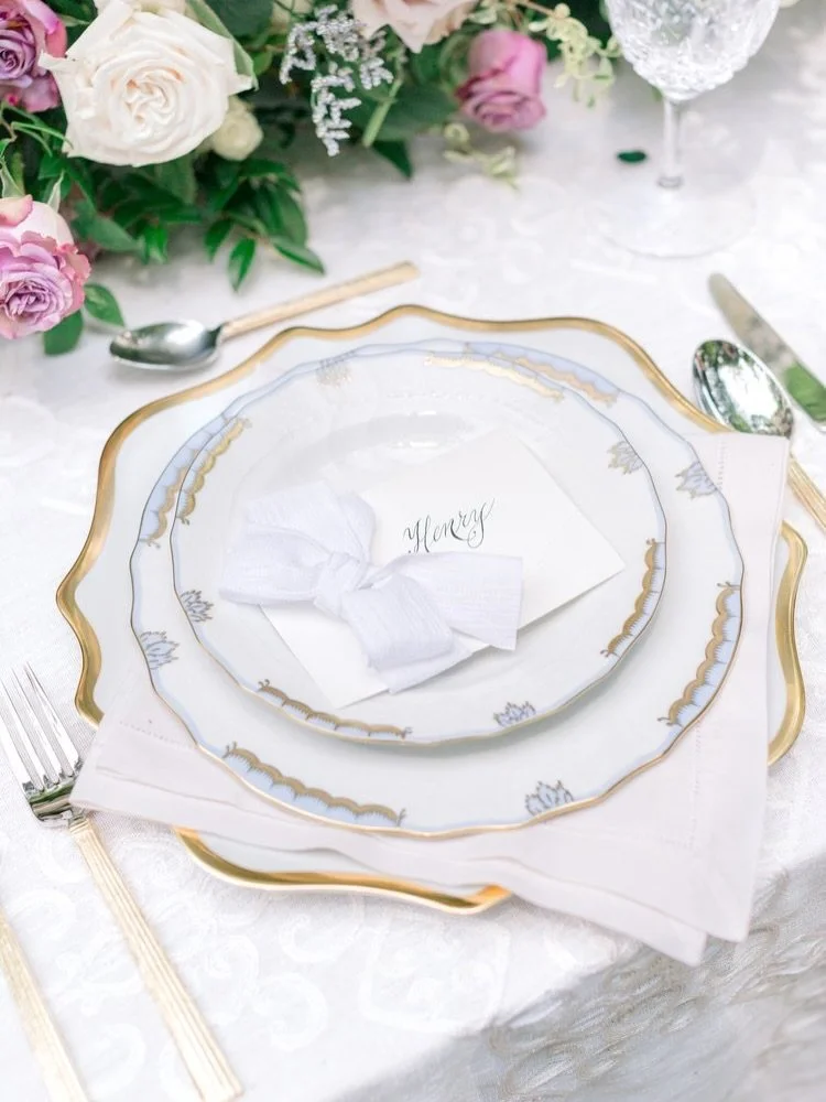 Have a Seat at my table. We are in the thick of engagement season. A tip for 2027 brides! Get your planner first 😊
Photographer @heatherdettorephotography 
Tabletop @tresbellefete