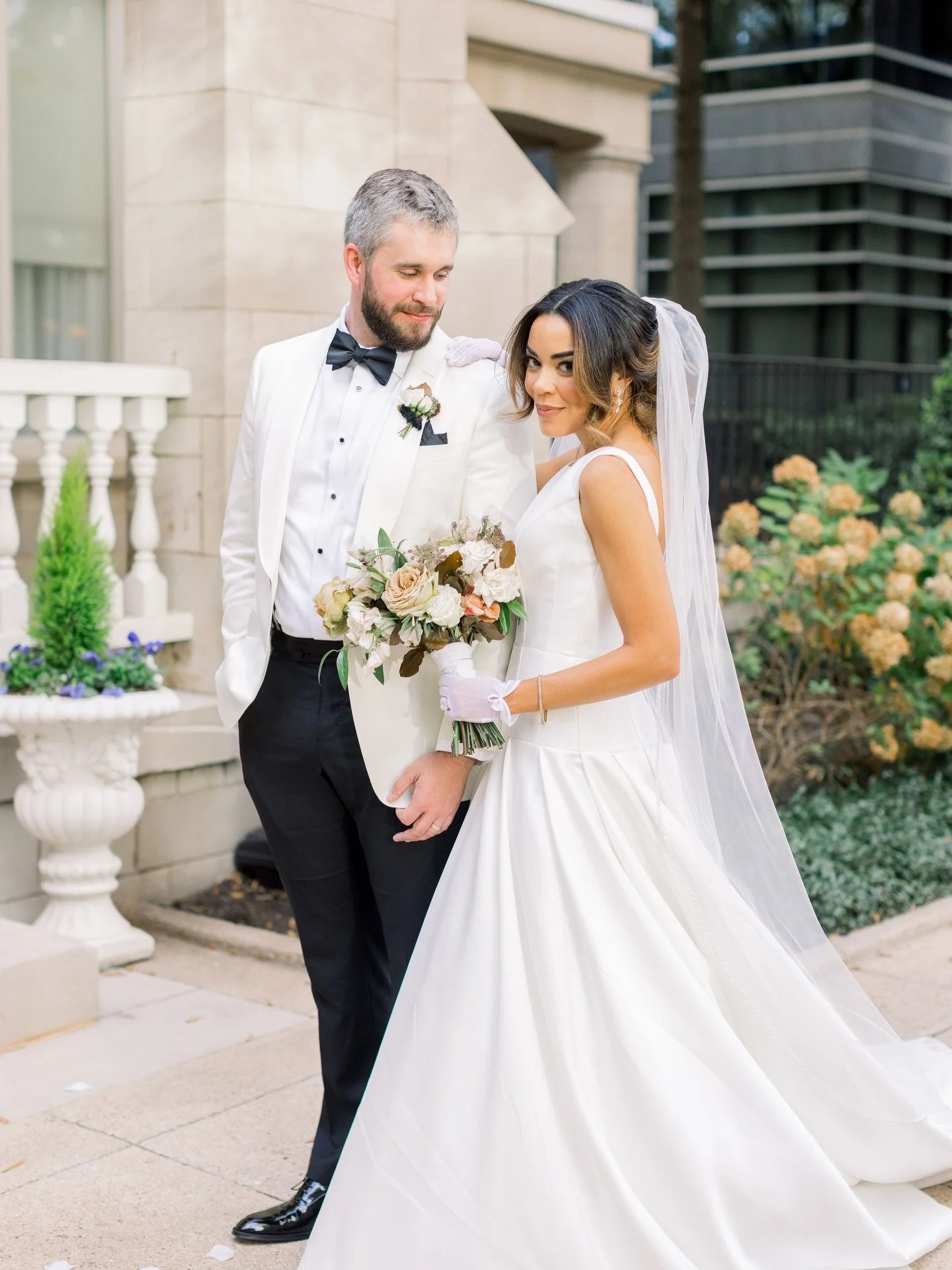 When Mocha was the color of the year. This fall wedding giving all the feels 
Couple: @augustrileyxo @wsgregory15
Ceremony Venue @ebenezer_atl
Reception Venue @the_wimbish_house
Photography @heatherdettorephotography
Content Creation @emilydunkleycre