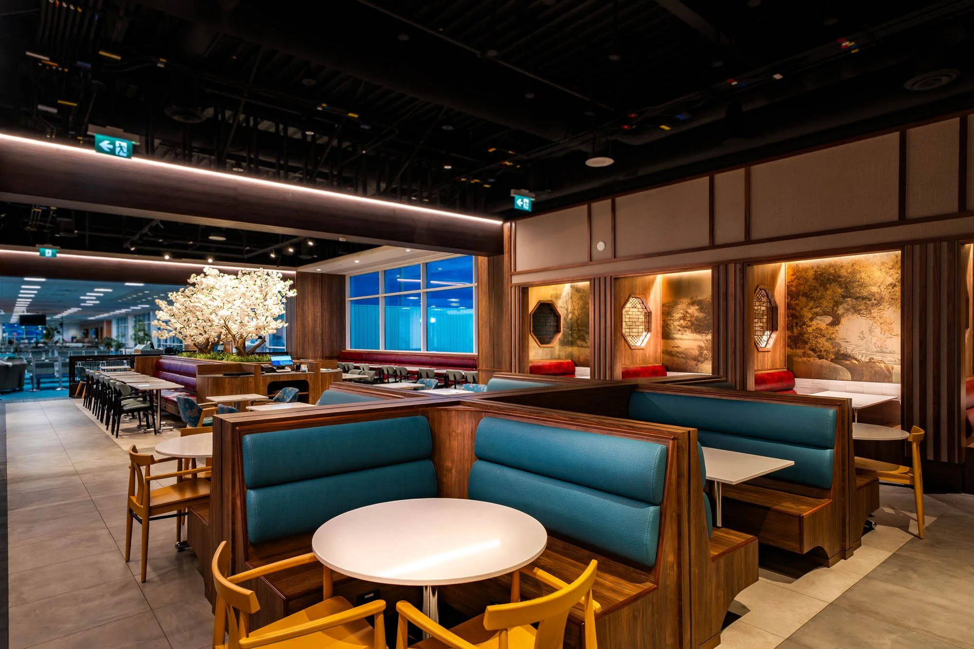 yvr-lucky-lily-dining-full.jpg