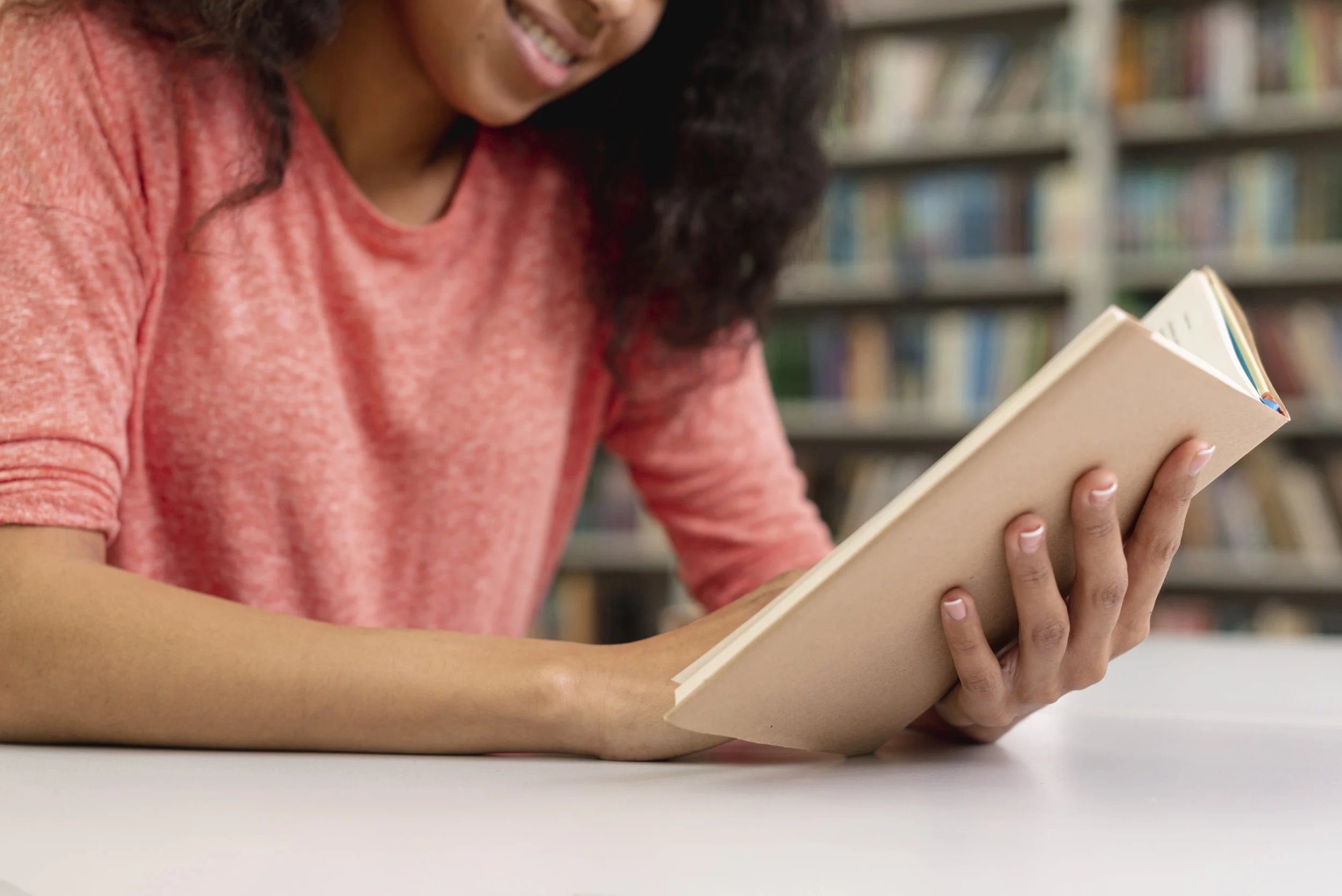 Guia completo da lista de obras literárias da Fuvest: como ler e interpretar para a prova