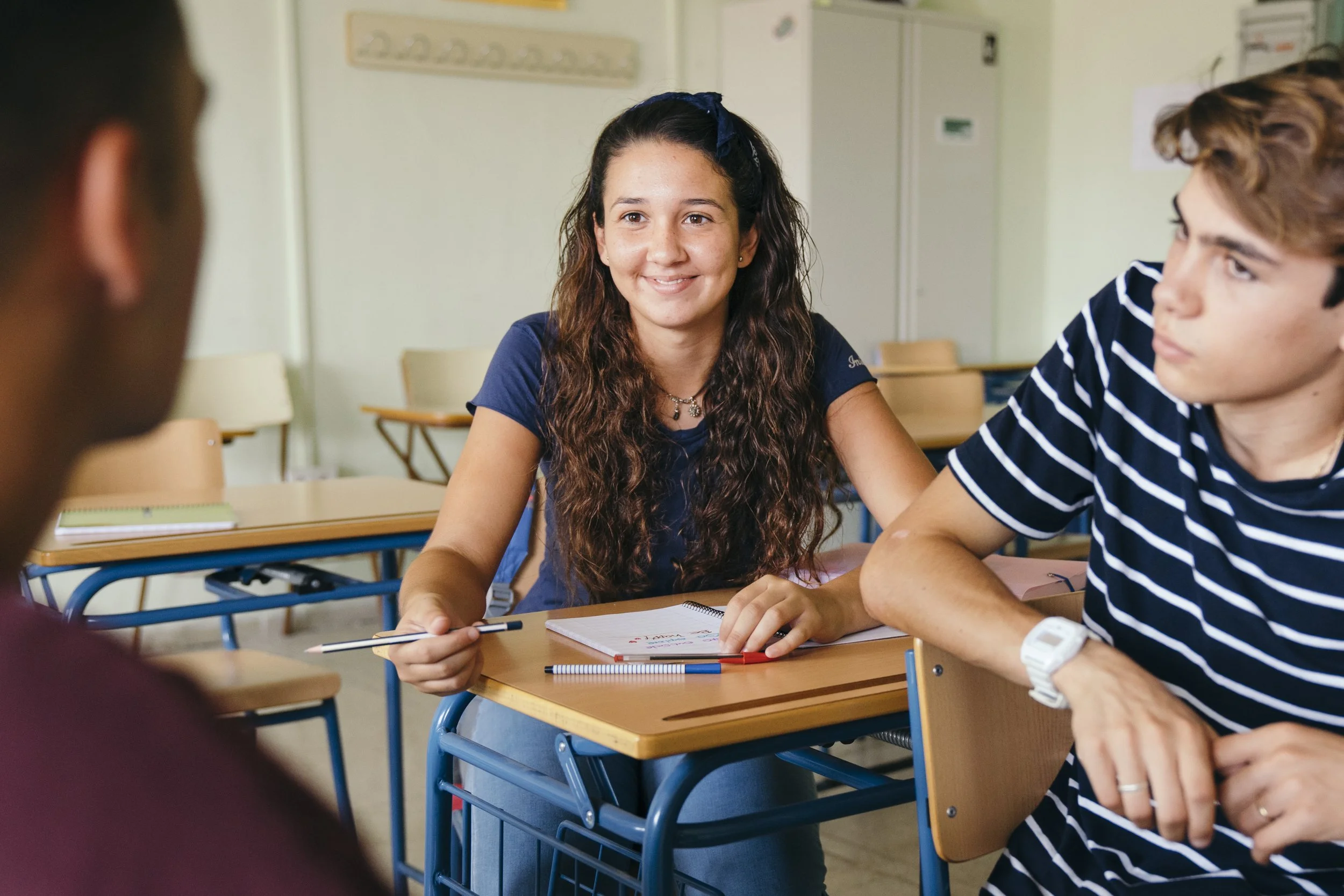 O que é o pensamento crítico e como a escola o desenvolve em sala
