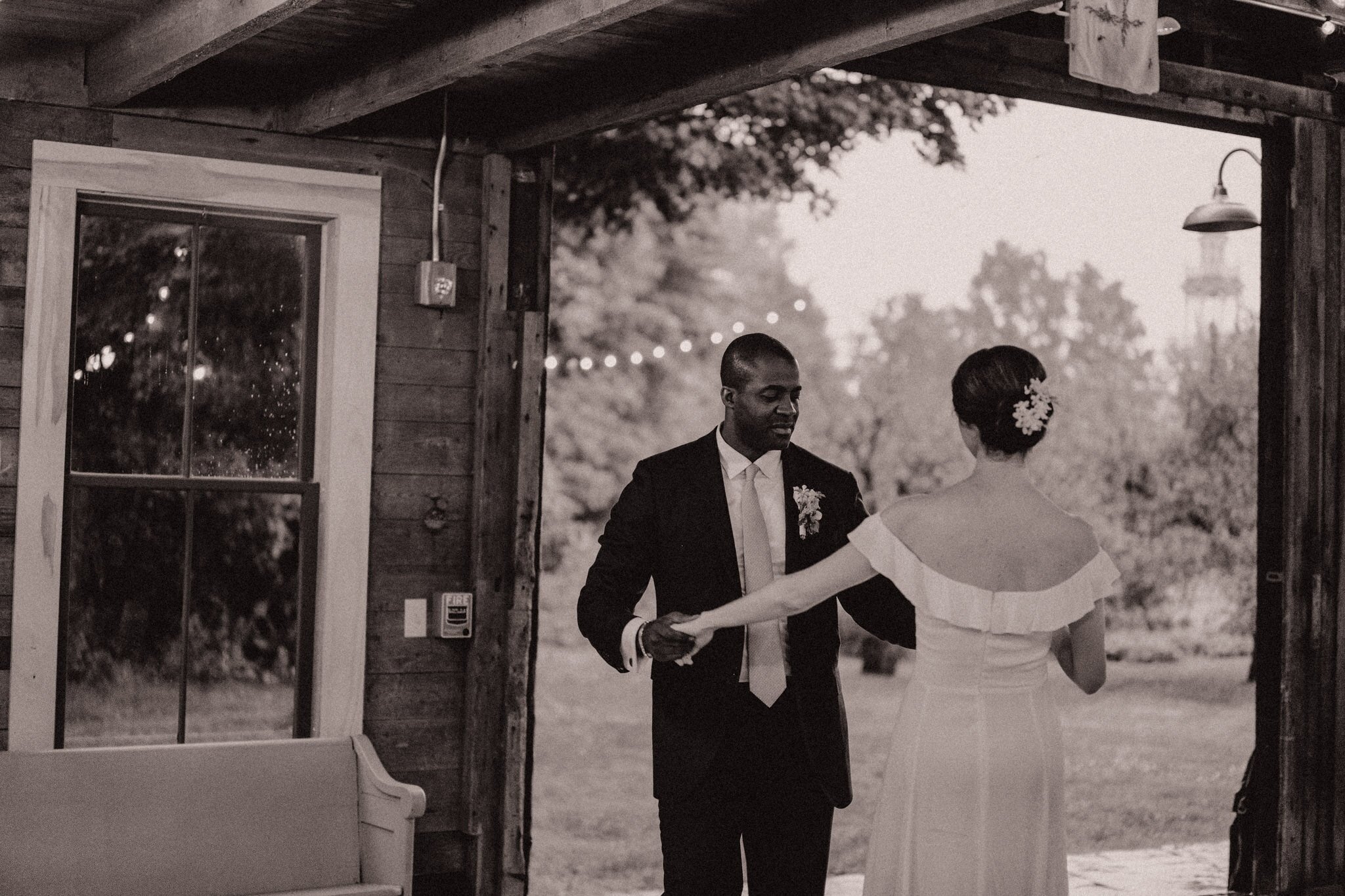 gloriosa-co-curtis-house-wedding-greenfield-western-massachusetts-photographers-vanessaalvesphotography-104.jpg