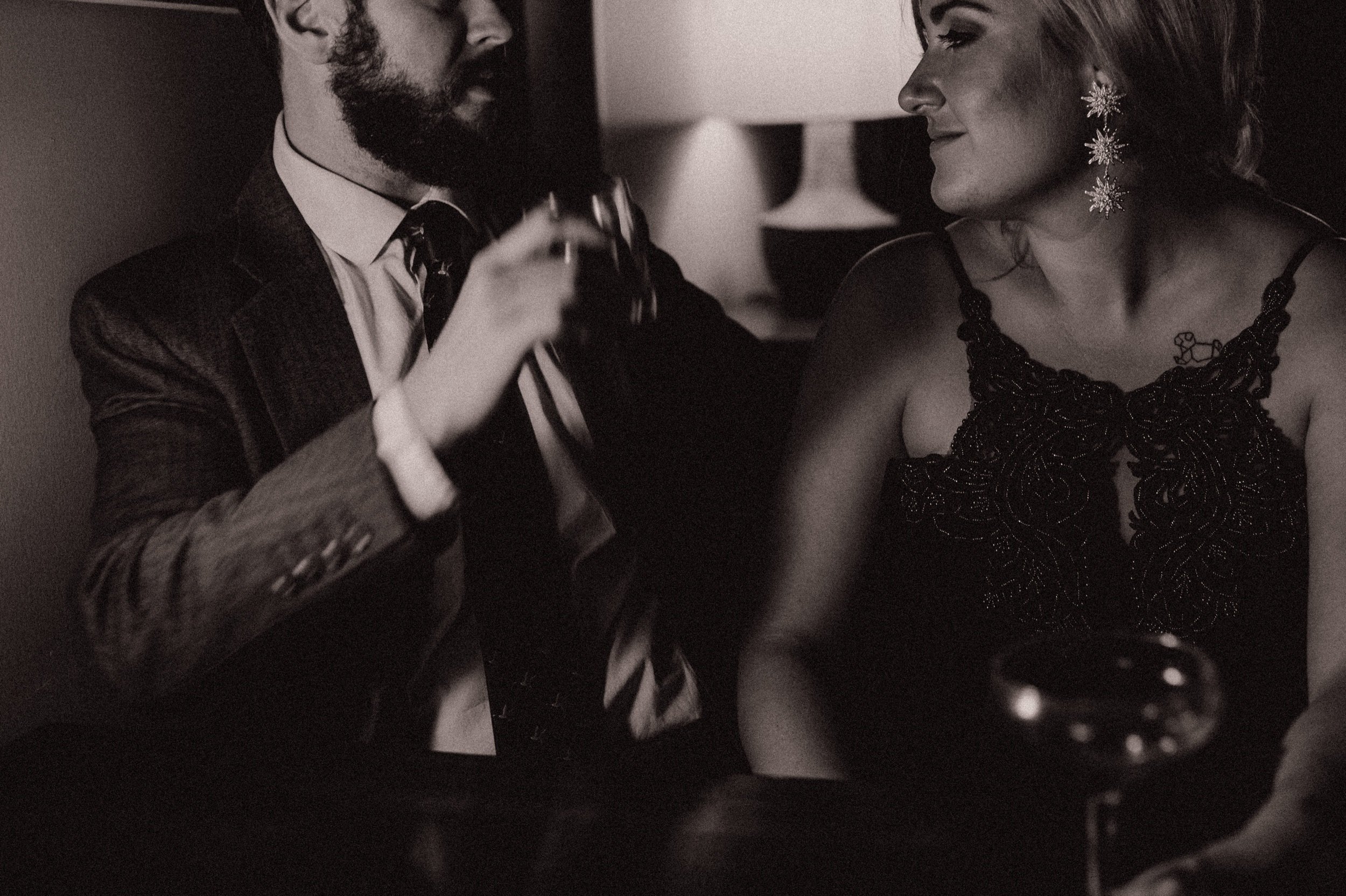 moody-boston-bar-restaurant-engagement-session-wedding-photographer-vanessaalves-15.jpg