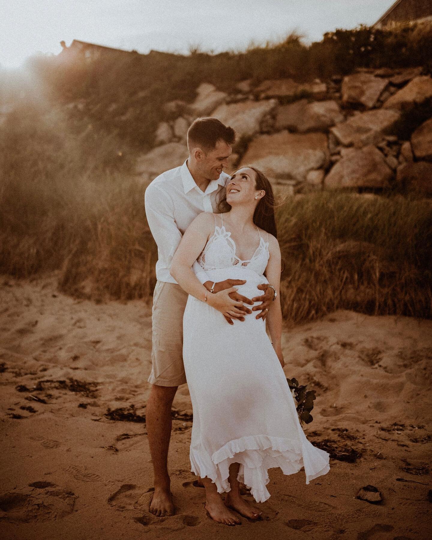 nikki &amp; ben&rsquo;s elopement last summer at the cape 🌊 
⠀⠀⠀⠀⠀⠀⠀⠀⠀
their baby girl has been earth side for a while but i&rsquo;m just now sharing their photos 🥲 but look how beautiful they are!!! straight out of a rom com movie! after sharing t
