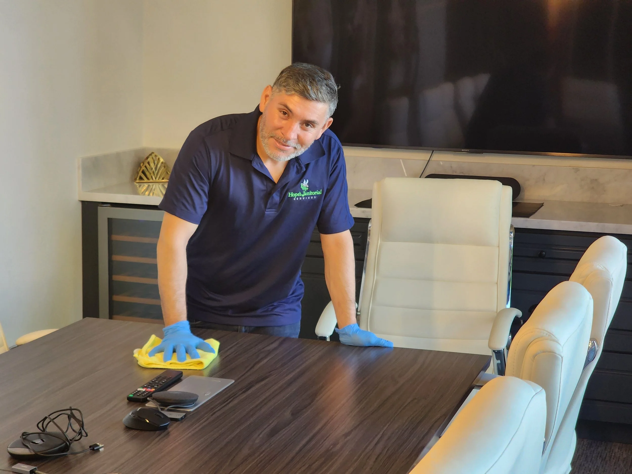 Professional cleaner for offices in Orange County CA