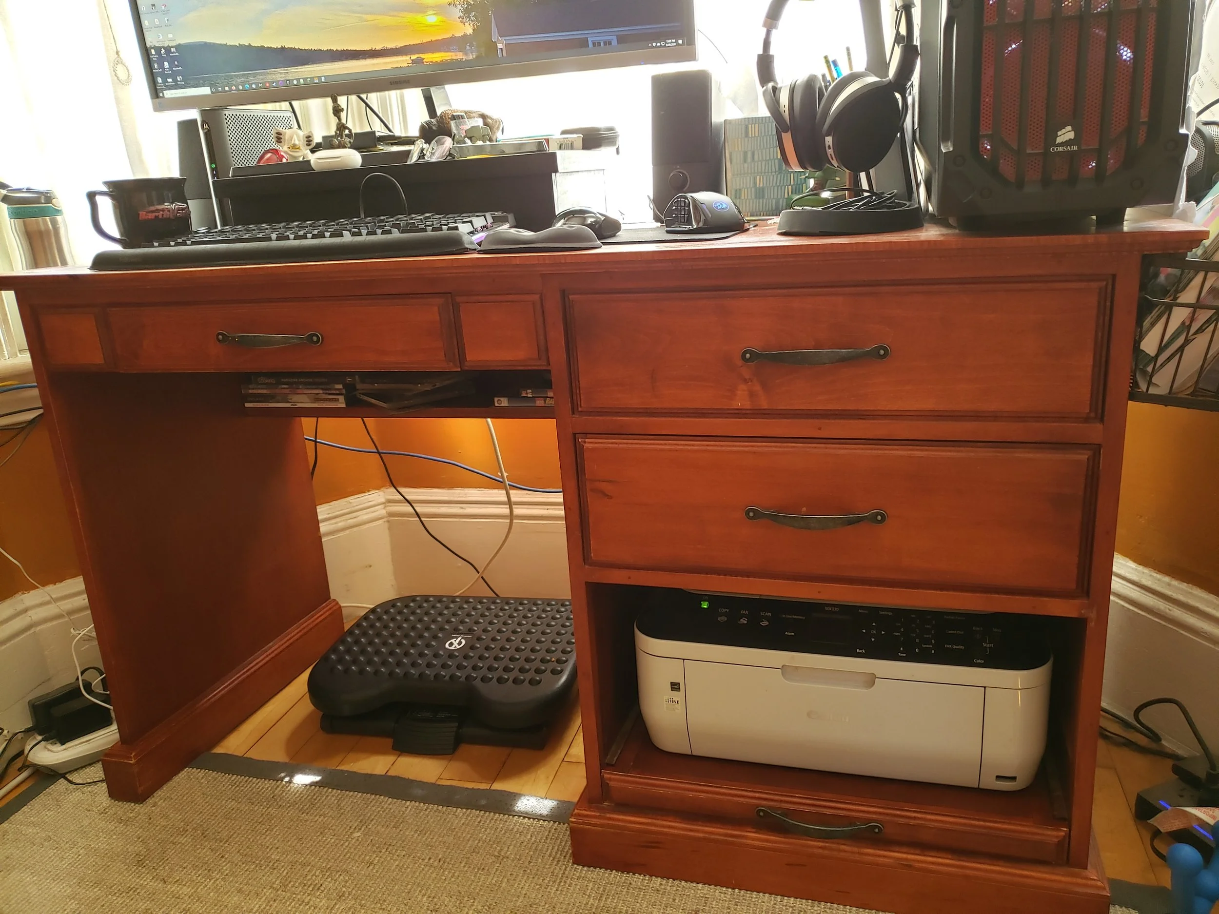 Desk (2010)