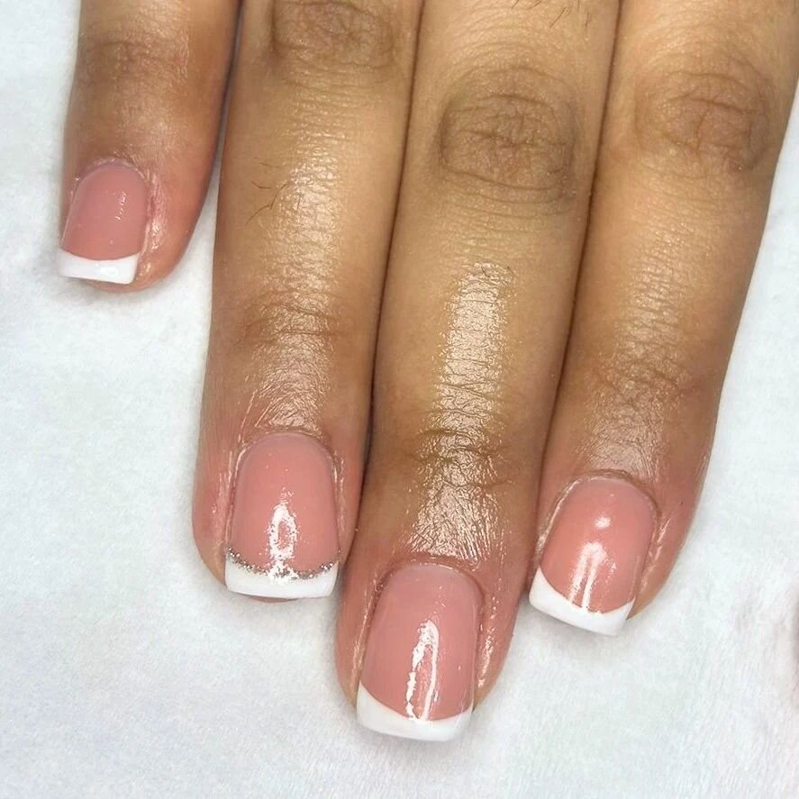 BIAB ☀️ Fresh French After 6 Weeks Re-growth With No Chipping Or Lifting.

Swipe For The Before Photo.

By Nail Tech Brooke.

#biabmanicure #biab #biabessex #biabinfills #biabbythegelbottleinc #biabnails #biabfrenchmani #biabfrench #biabessex #biabes