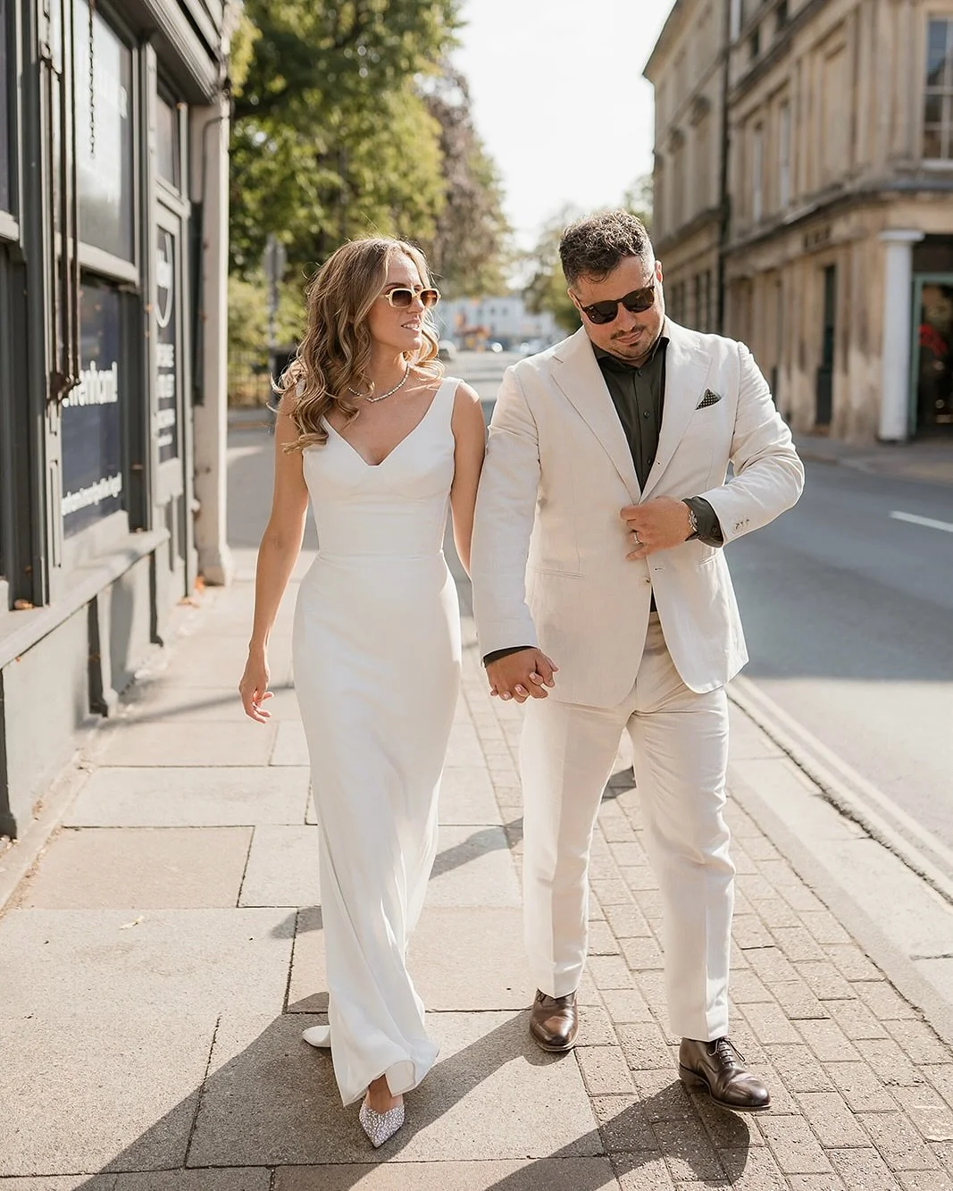 An intimate wedding in Cheltenham 🤍
Last Saturday, I had the privilege of photographing a wedding that felt like something out of a quiet, sunlit film - elegant, minimal, and entirely about two people in love.
Surrounded only by their closest family