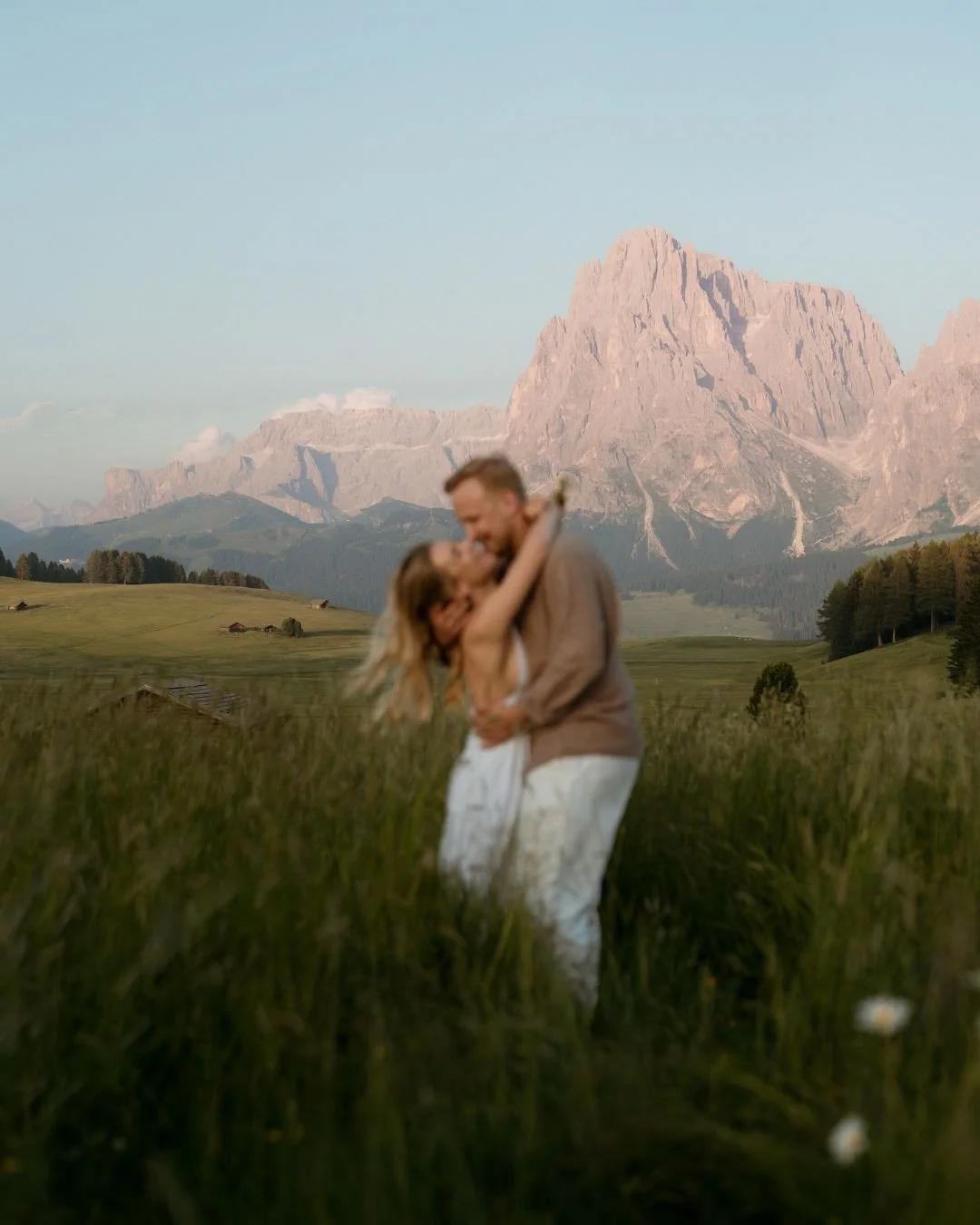 In the heart of the Dolomites, love feels like art. Soft golden light, wild peaks and two hearts completely lost in each other 🤍

Proof that your love story deserves to be captured like a cinematic romance.
.
.
.
wedding photographer UK | destinatio