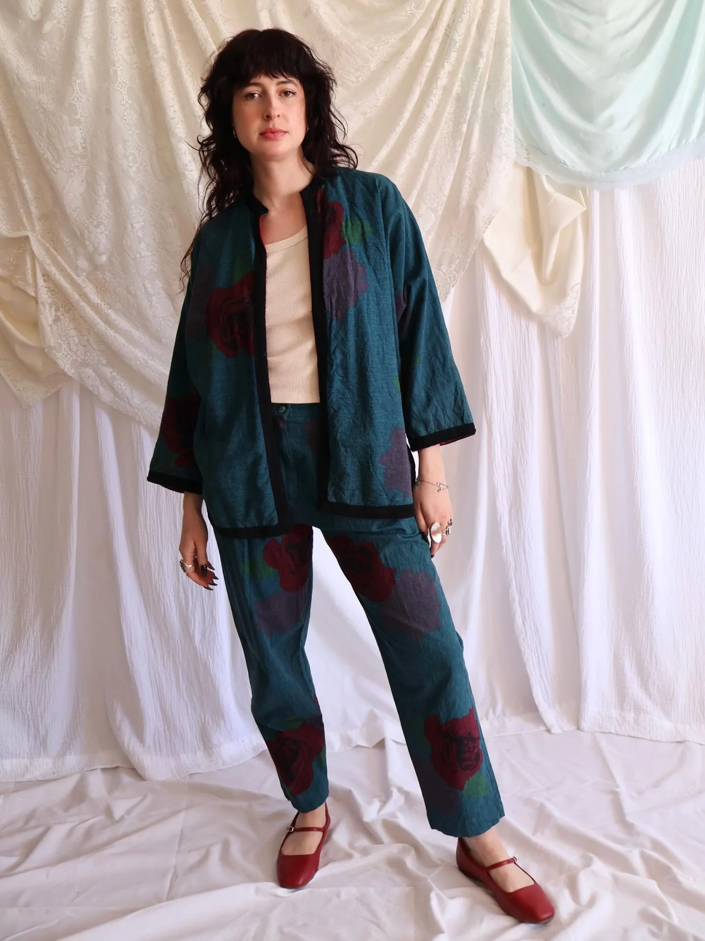 We 🩵 matching sets! New in the shop&mdash;1980s French designer kimono blanket coat and matching trousers in the coolest graphic rose print. 

DM to purchase, or follow the link in bio!

#vintageshoponline #frenchdesigner #vintagefashion #shopvintag