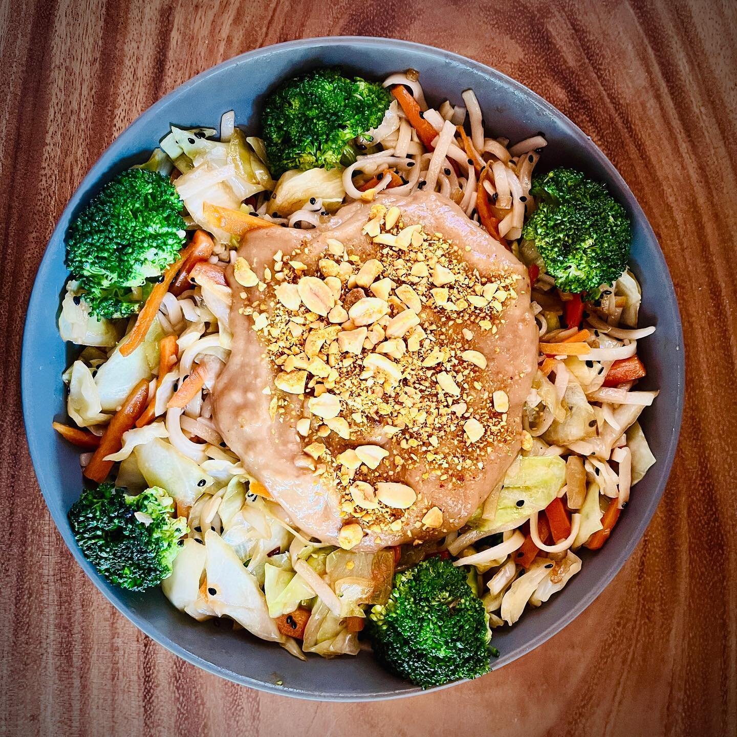 Buddha Bowl: Rice Noodles, Broccoli, Carrot, Cabbage and our homemade Peanut Sauce. Yum! 💚💜 #buddhabowl #yum
