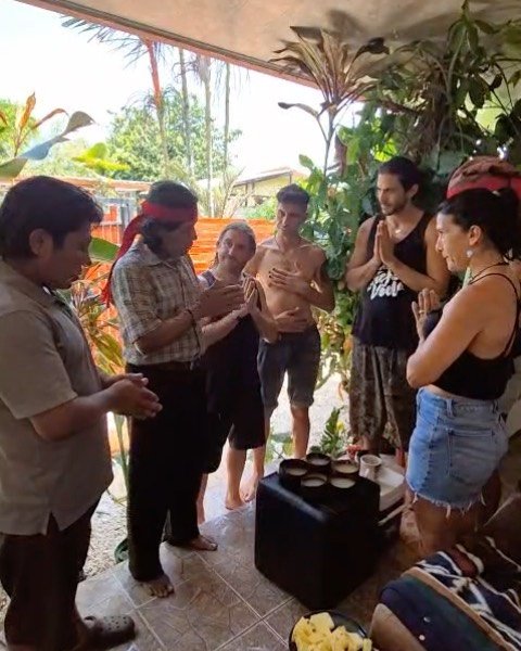 The other day we had the honor to share some Kava with members of the Bri Bri from Talamanca. Special 💜💚 @max.pereira.chef thanks! #kava #bribri