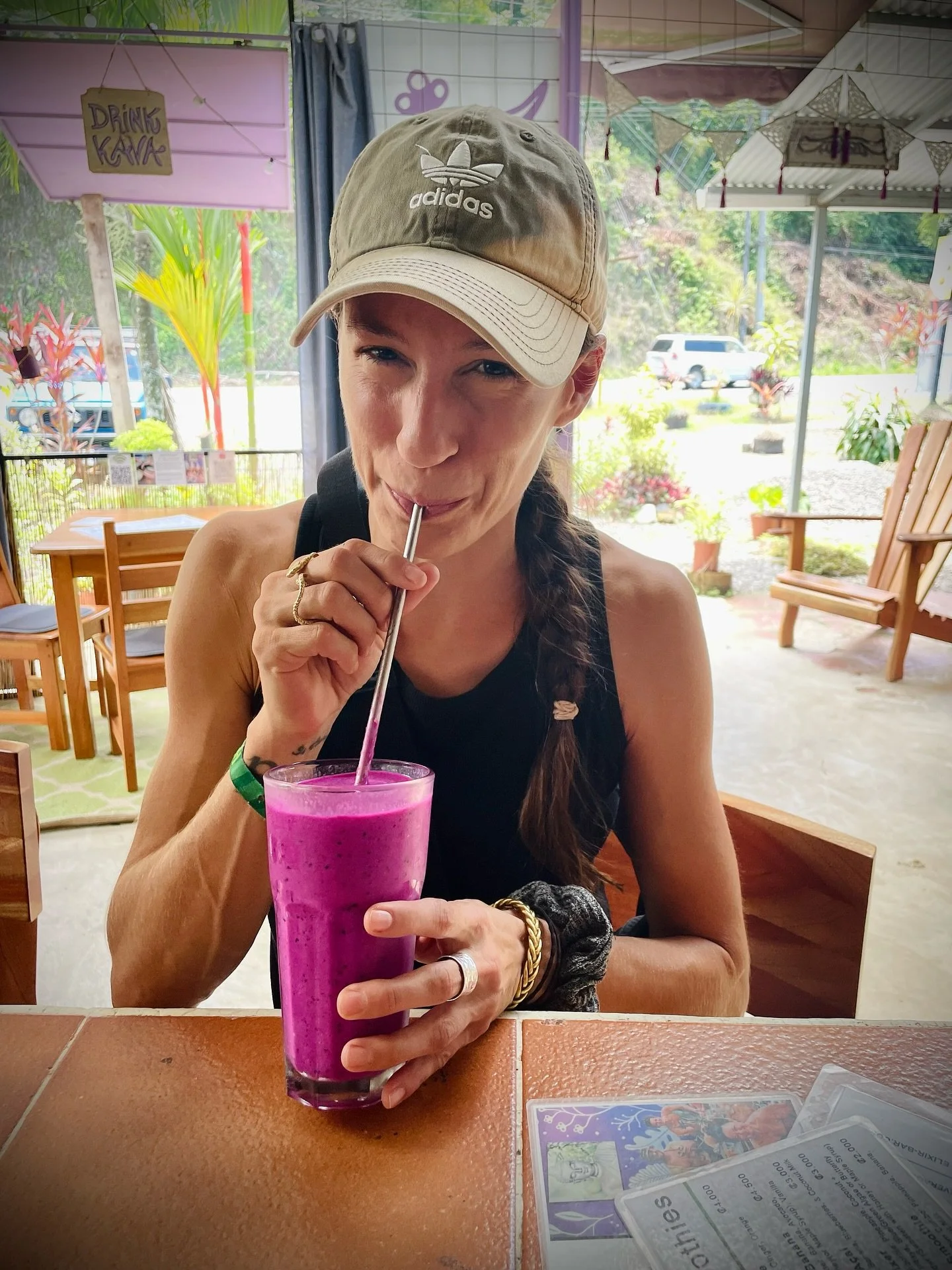 She&rsquo;s Lovin It 💜💚 @samchampagne and the Pitaya Smoothie 🐲