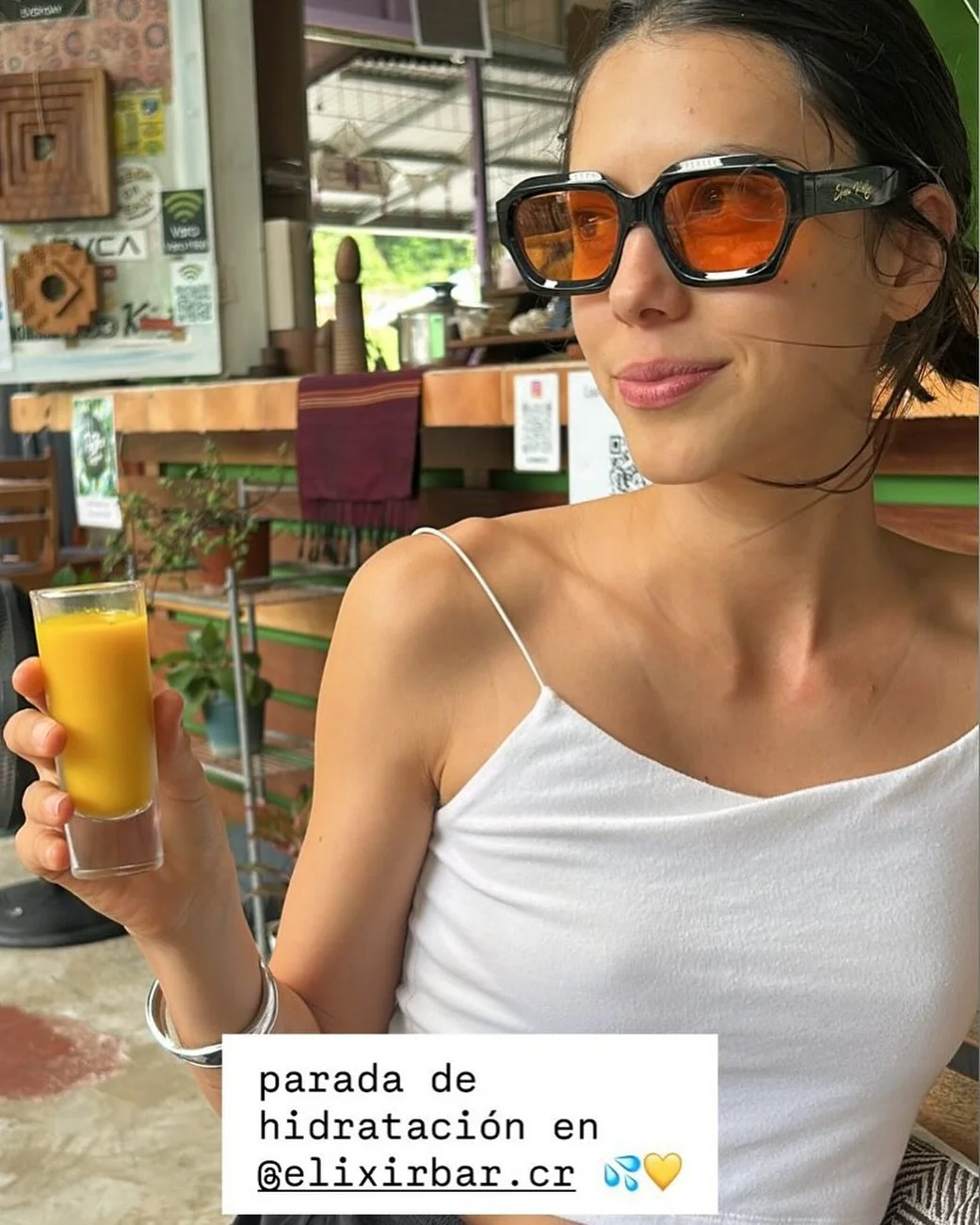 Un shot de jengibre con c&uacute;rcuma y pimienta negra es pura energ&iacute;a y defensa natural 💪✨ Reduce la inflamaci&oacute;n, refuerza el sistema inmune y activa la digesti&oacute;n. &iexcl;Un peque&ntilde;o sorbo con grandes beneficios! 🌿🔥 #S