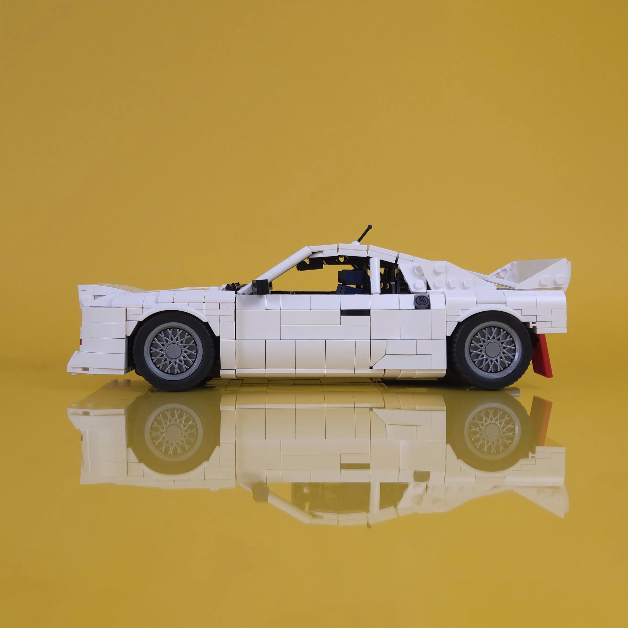 02 Lancia Rally 037 Martini 90 lowest.jpg