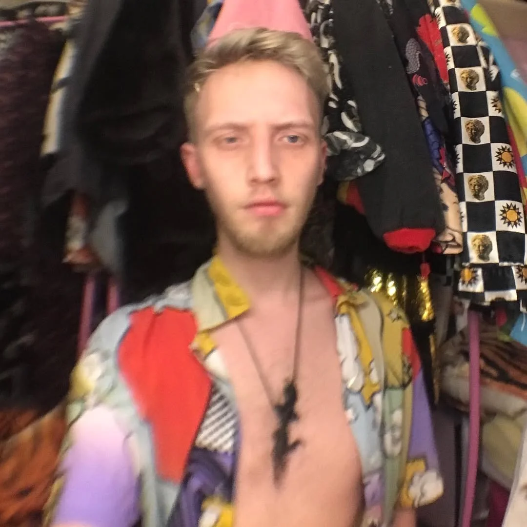 leroy.ttf [2020-02-23T19ː57ː24.000Z] B87AQ_cnA8Y.jpg