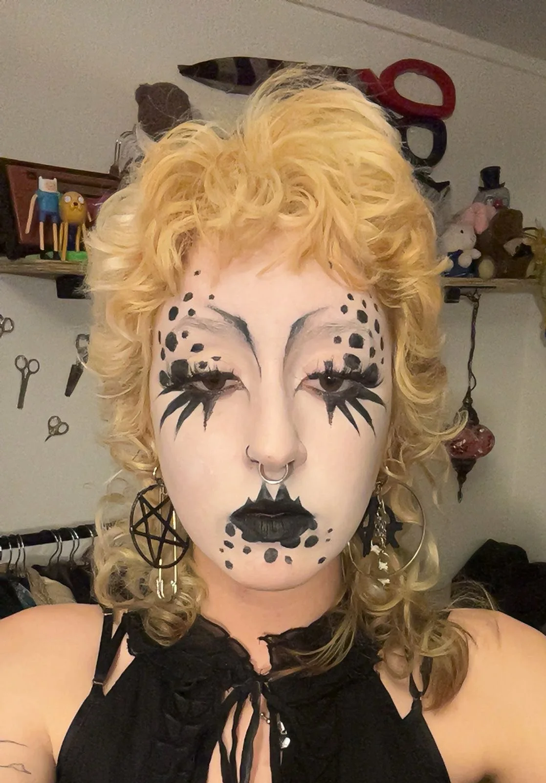Graphic, editorial, goth makeup