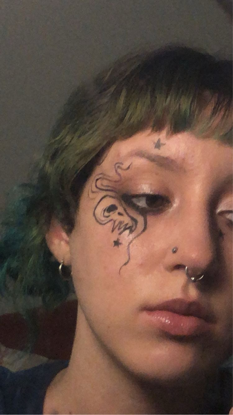 Swirls and skull graphic liner
