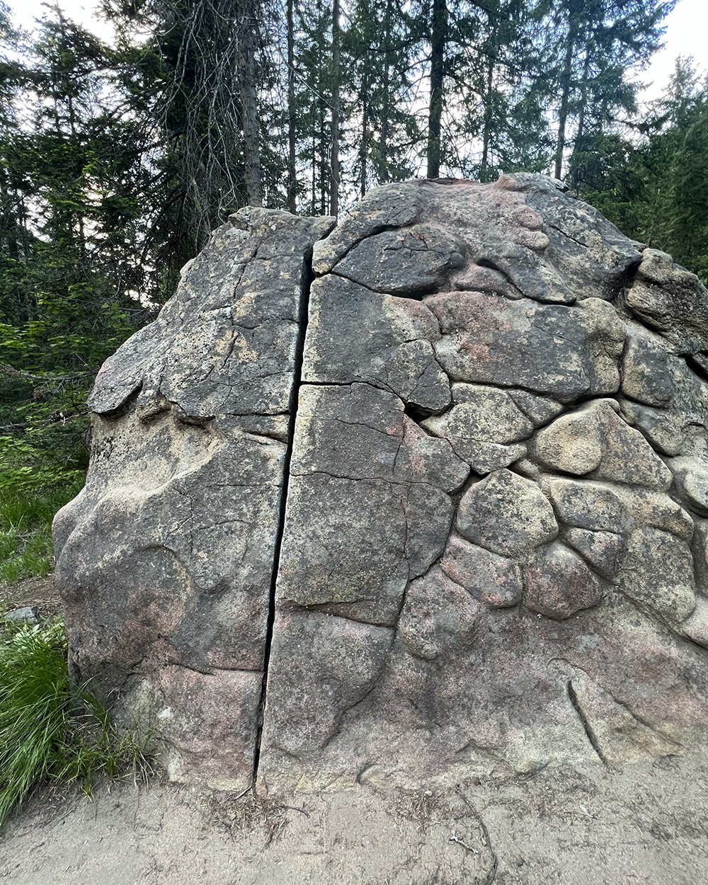  Such an interesting rock! No Pitons Here V0 and Bubbles V-Easy in Swiftwater Picnic Area were so much fun to climb. 