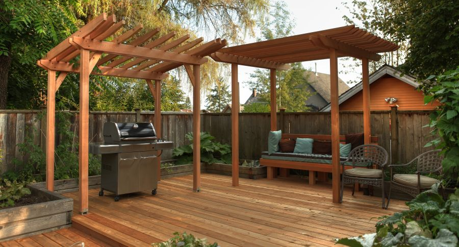 Western Red Cedar vs Composite Decking: What’s Right For You?