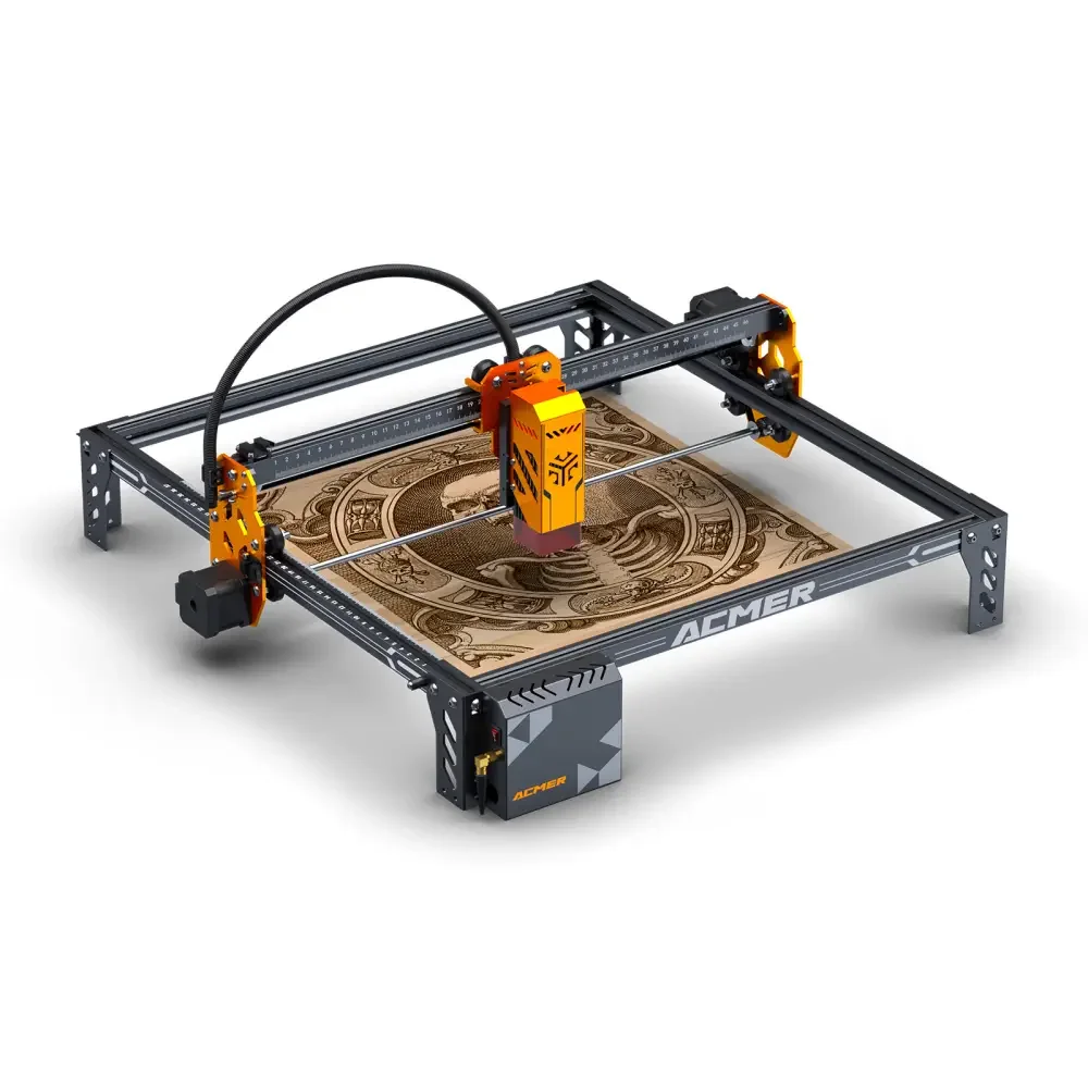 Mesa de corte por láser con un diseño grabado en madera, sobre estructura metálica negra y componentes electrónicos