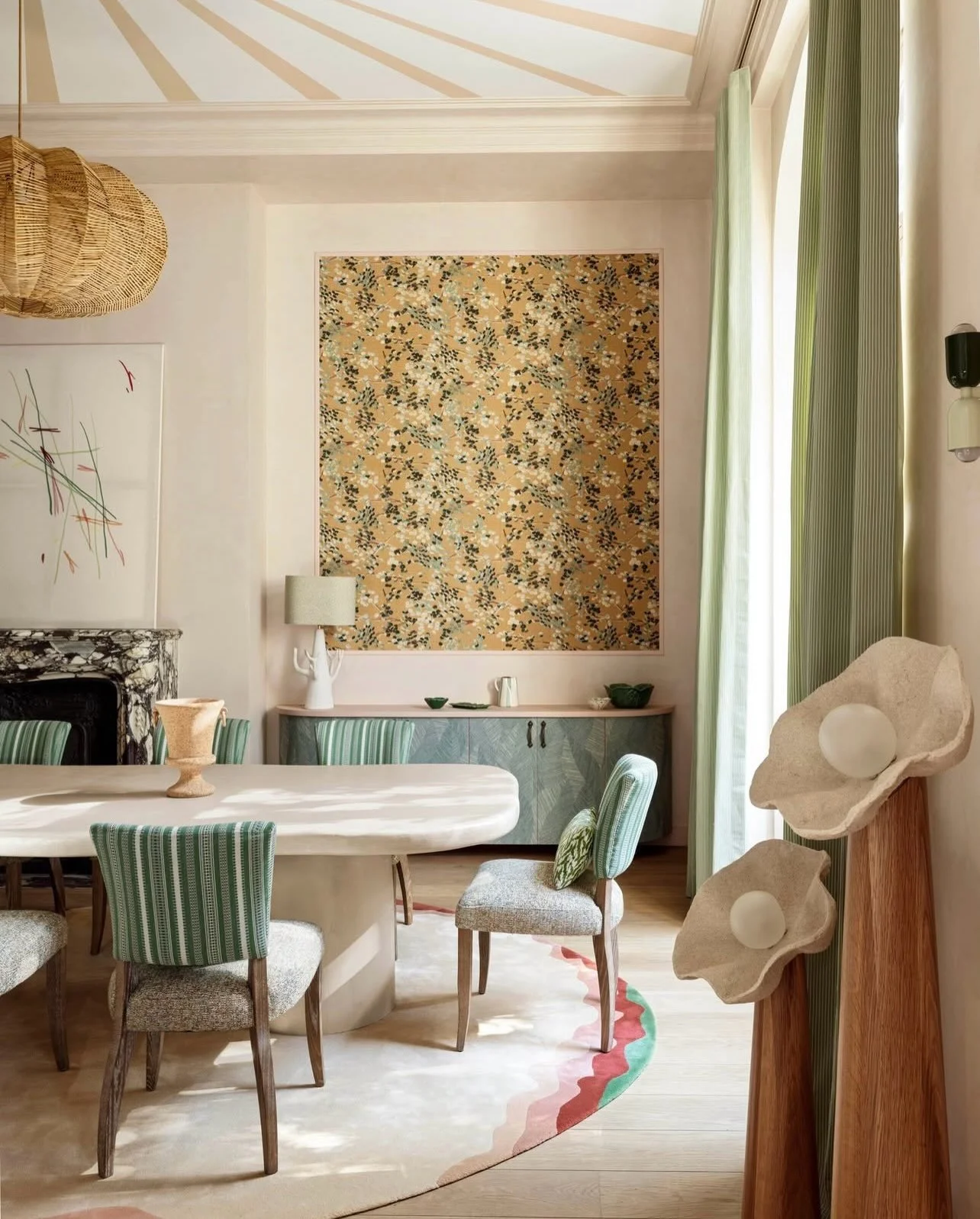 Blooms in Paris ⭐️ via @elledecor 

Designer annesophie.pailleret
Photography @stephanjulliard 

&ldquo;In Paris&rsquo;s storied 16th arrondissement, a century-old Art Nouveau mansion is reimagined as a light-filled pied-&agrave;-terre for a family w