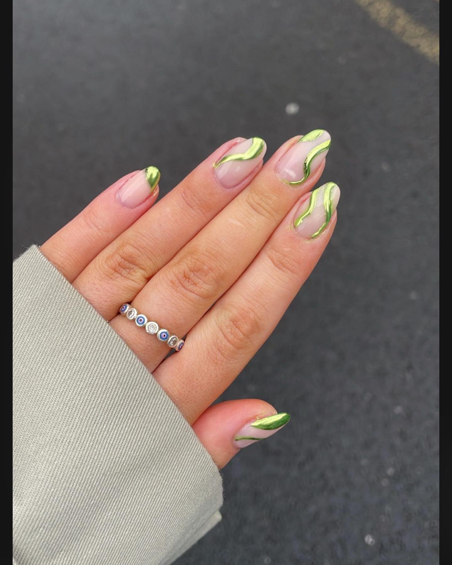 Mic Drop&hellip;🤩 ☘️🇮🇪🌈
#biab #builder #buildergel #builderjourney #nails #jesmondsalon #chrome #salon #newcastle #gel #manicure #gelmanicure #nailinspo #nailsofinstagram #buildernails