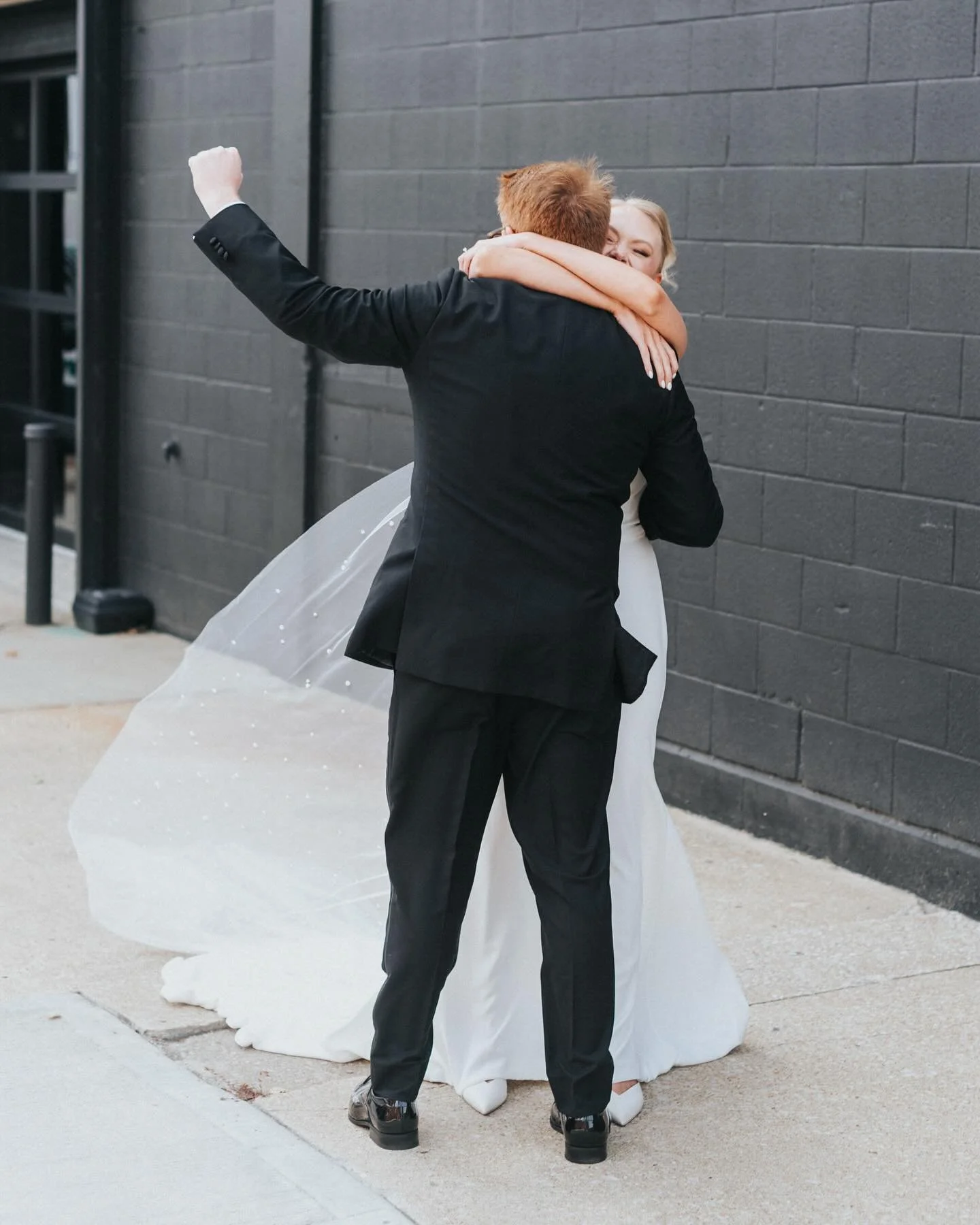 Who wouldn&rsquo;t be excited to marry @ang.crippen? What a perfect fall day these two lovebirds had.