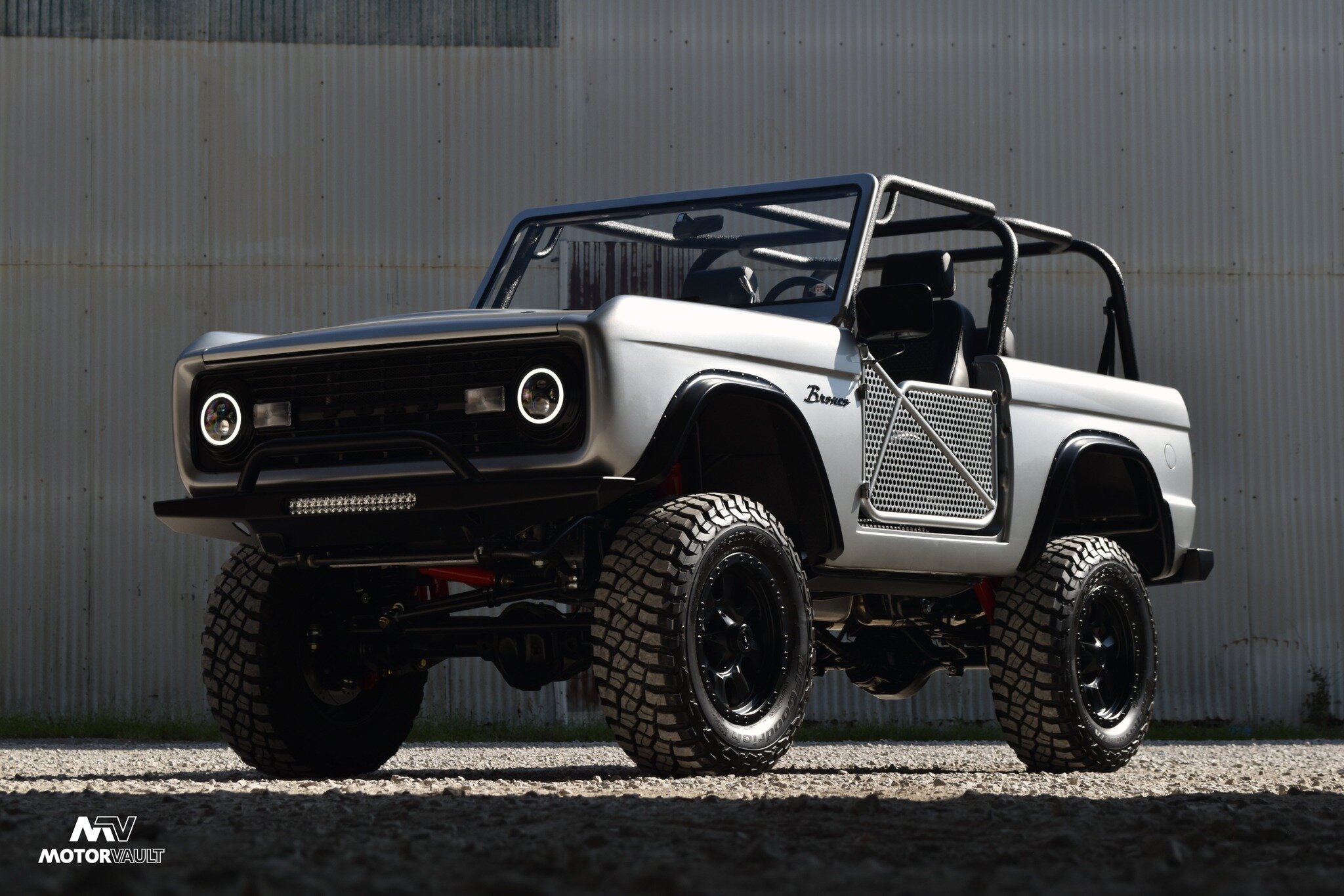 The 1973 Ford Bronco Resto-mod ends TODAY on Bring a Trailer! 

https://bringatrailer.com/listing/1973-ford-bronco-178/ 

#FordBronco #Restomod #indy #vehiclesforenthusiasts #bringatrailer #Fordcoyote #1970s #customcars #4x4