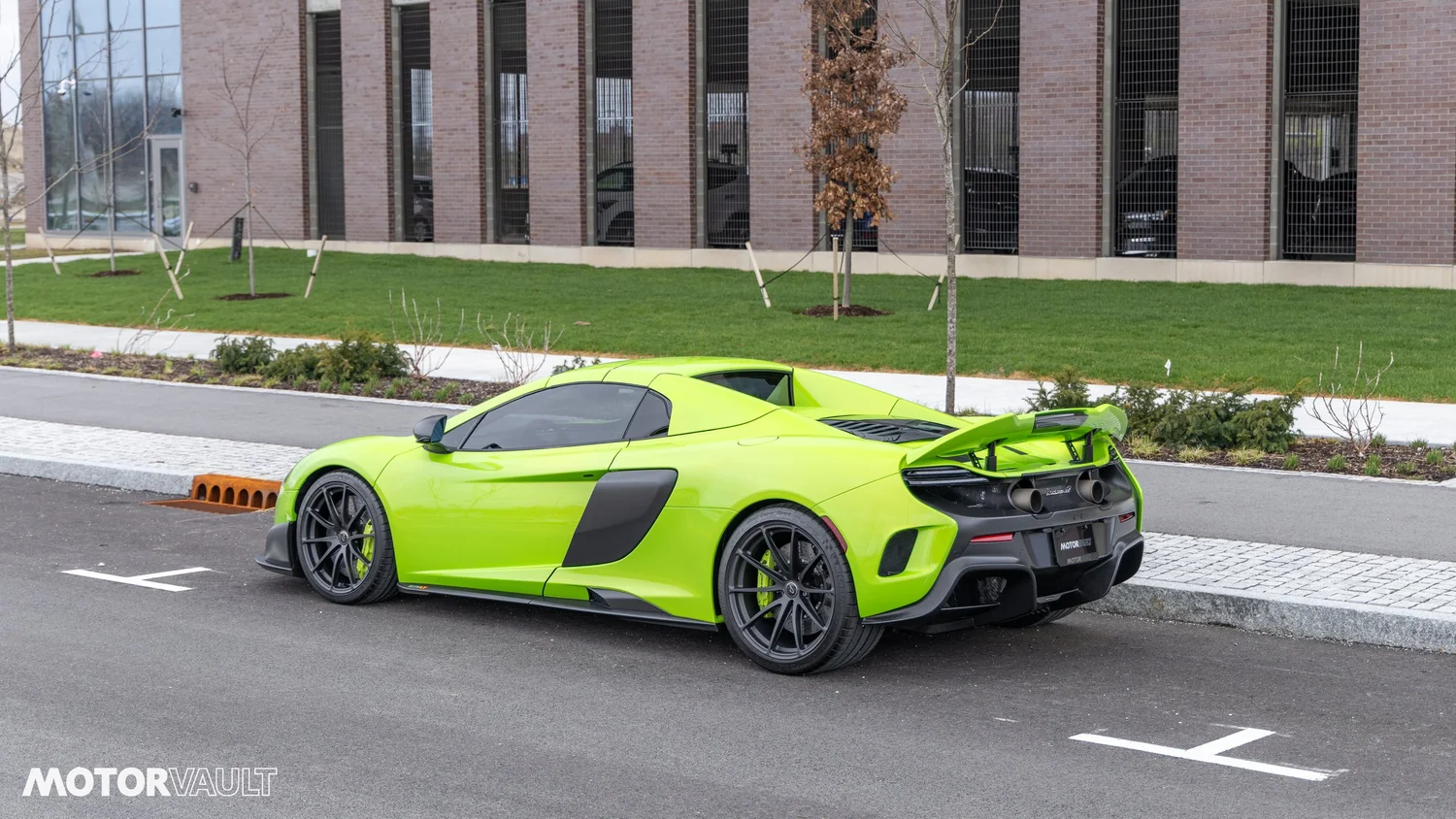 Used 2016 McLaren 675LT photo 8