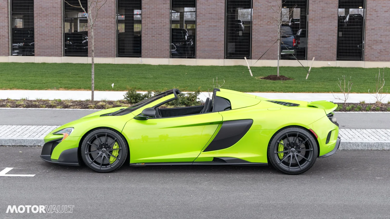 Used 2016 McLaren 675LT photo 16