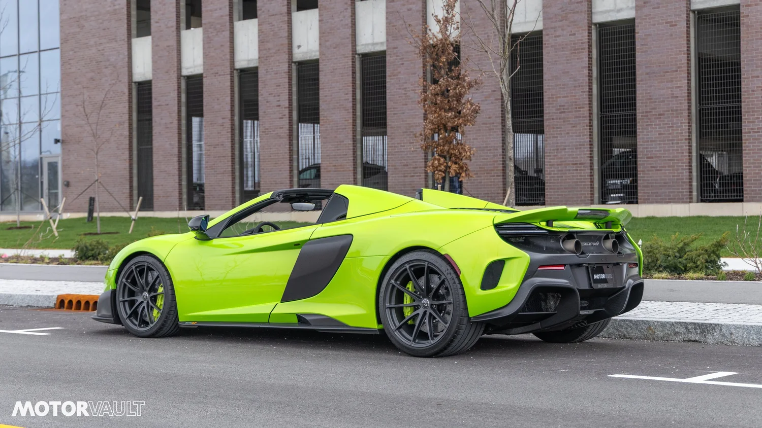 Used 2016 McLaren 675LT photo 17