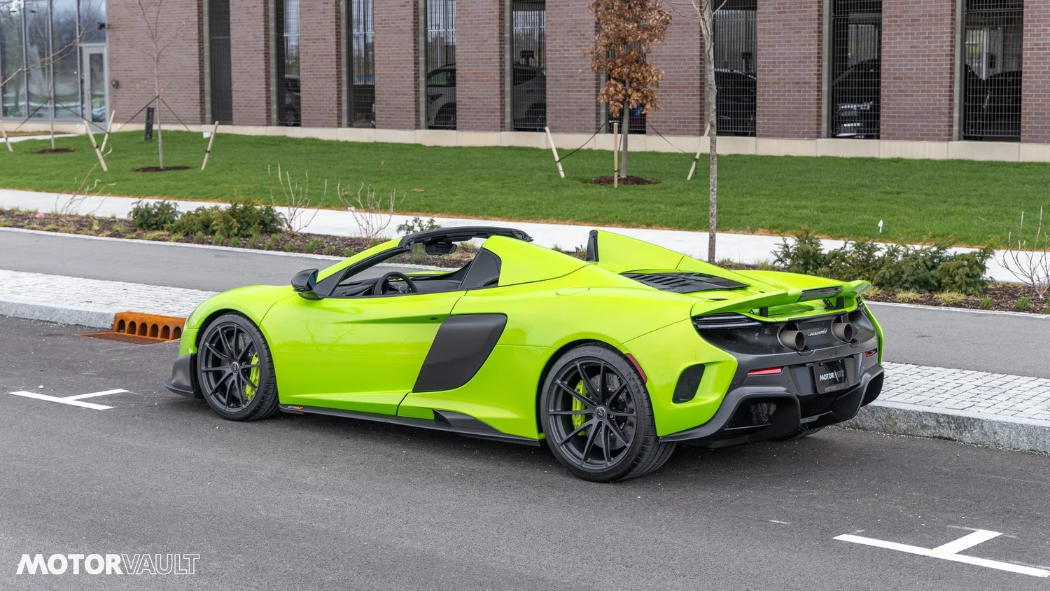 Used 2016 McLaren 675LT photo 18