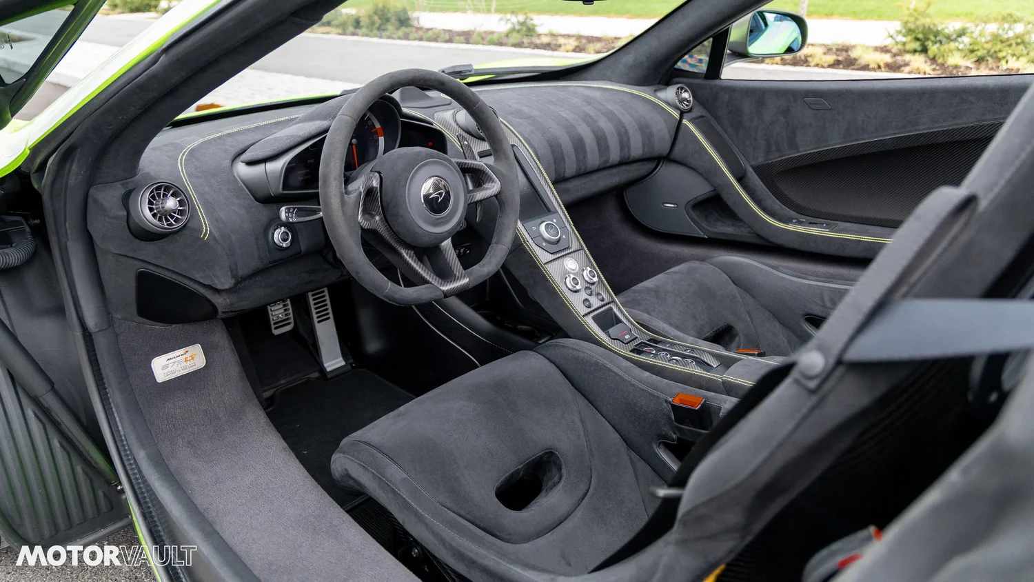 Used 2016 McLaren 675LT photo 26