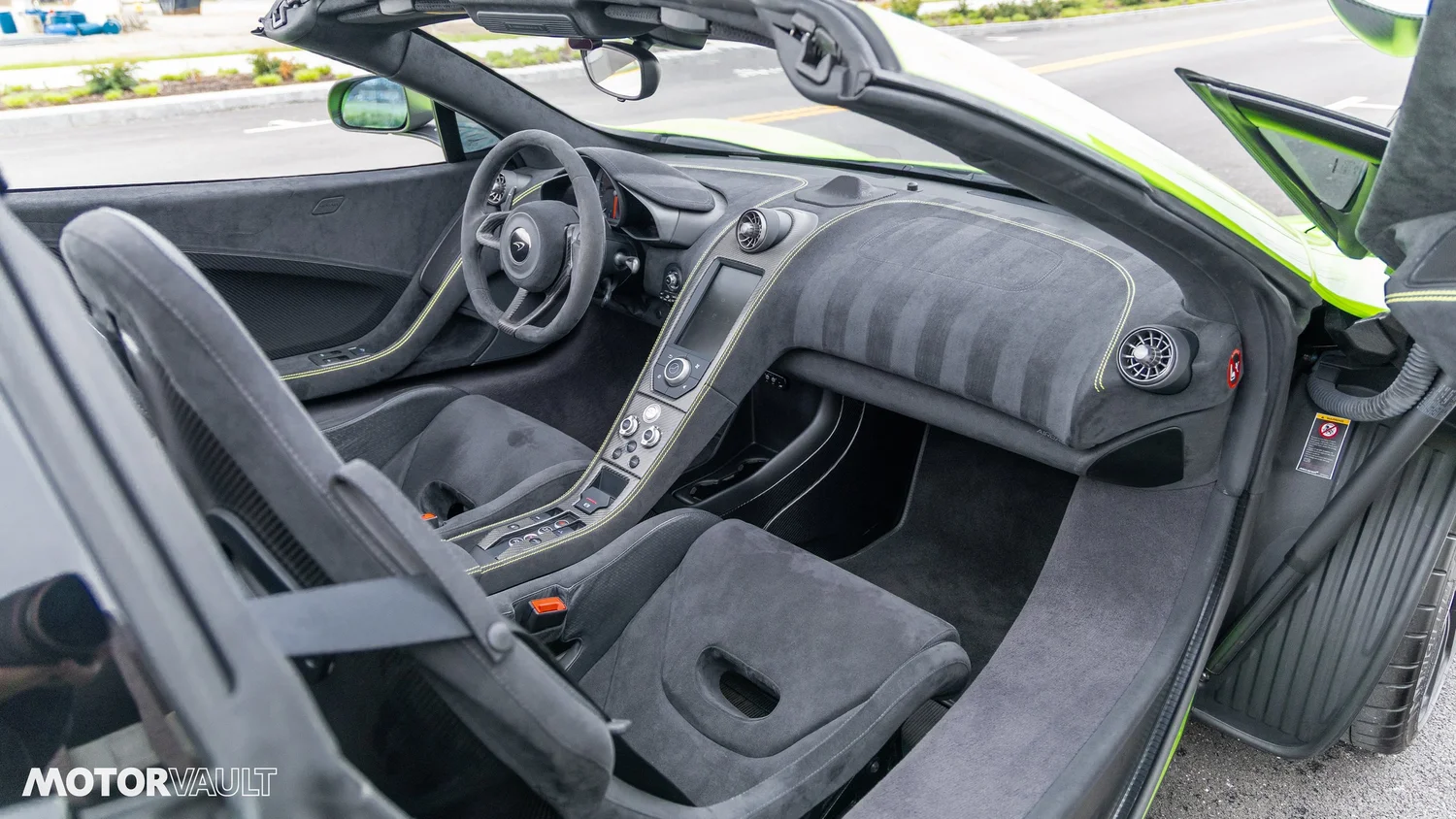 Used 2016 McLaren 675LT photo 29