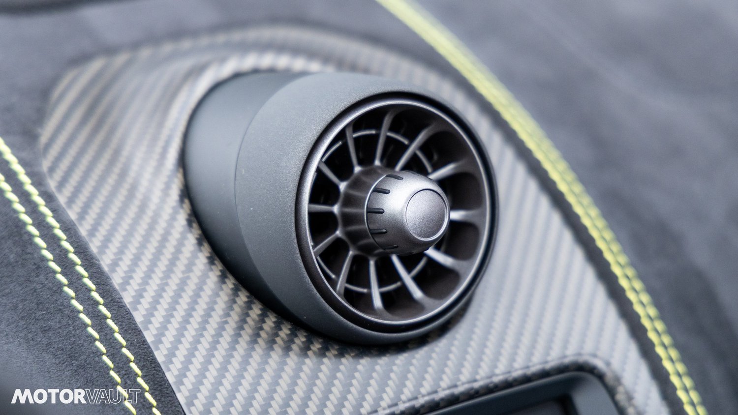 Used 2016 McLaren 675LT photo 35